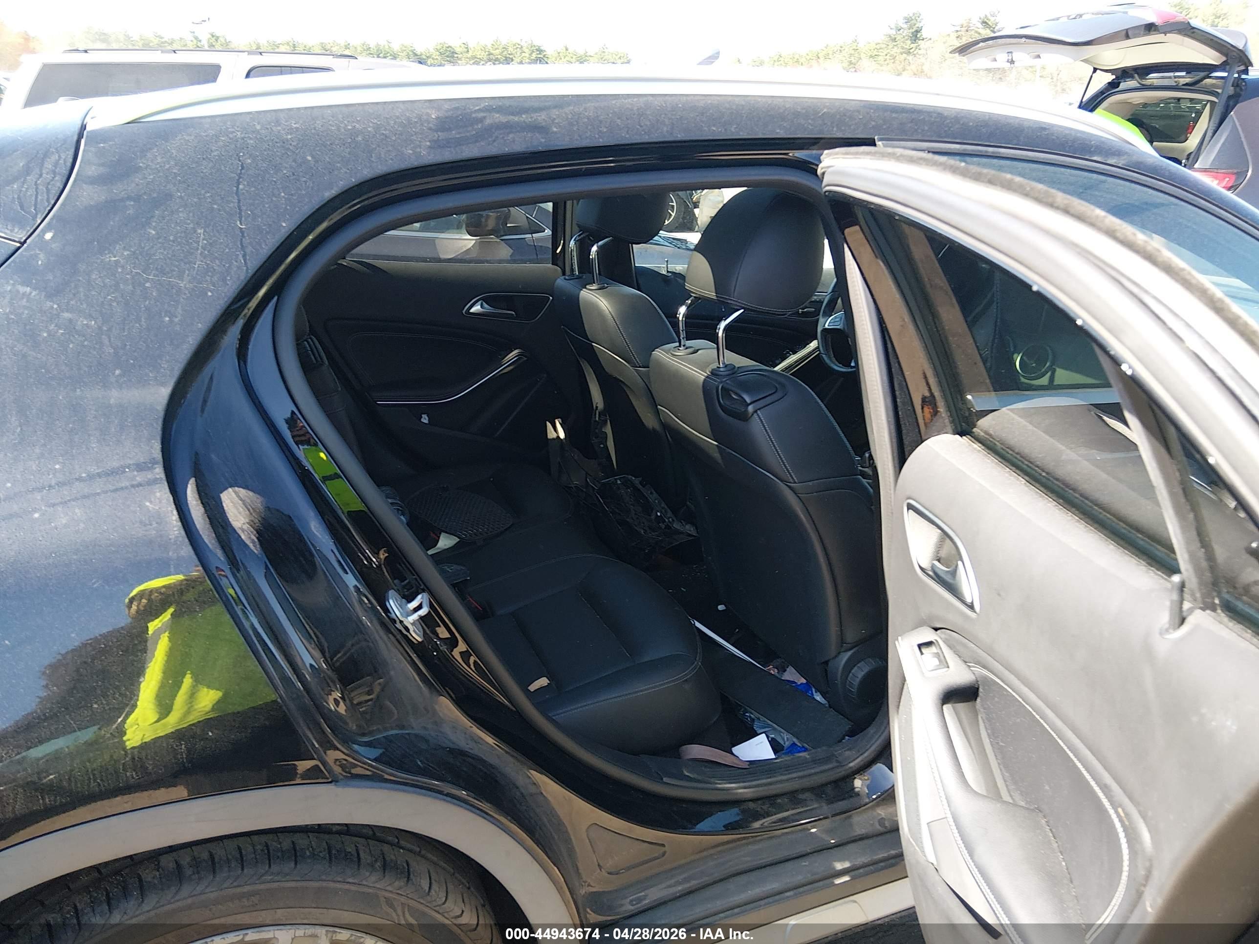 MERCEDES-BENZ GLA image 8