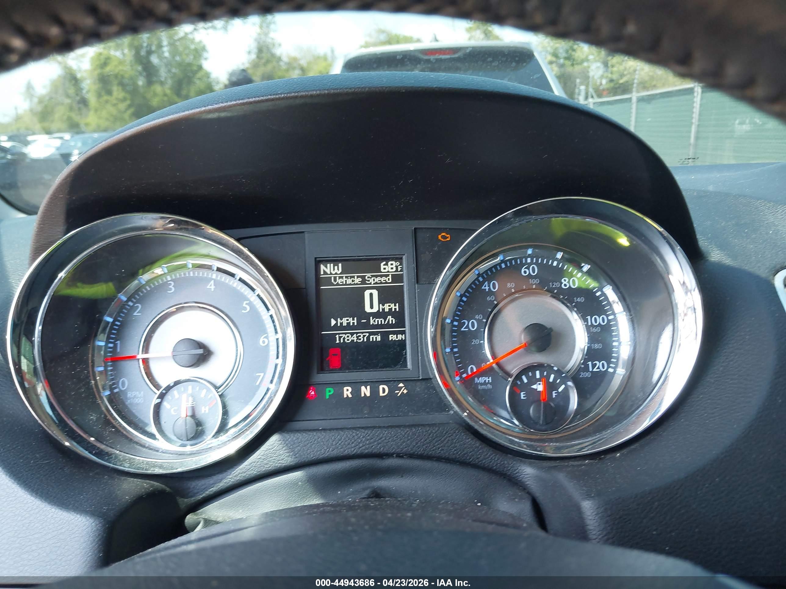 CHRYSLER TOWN image 7