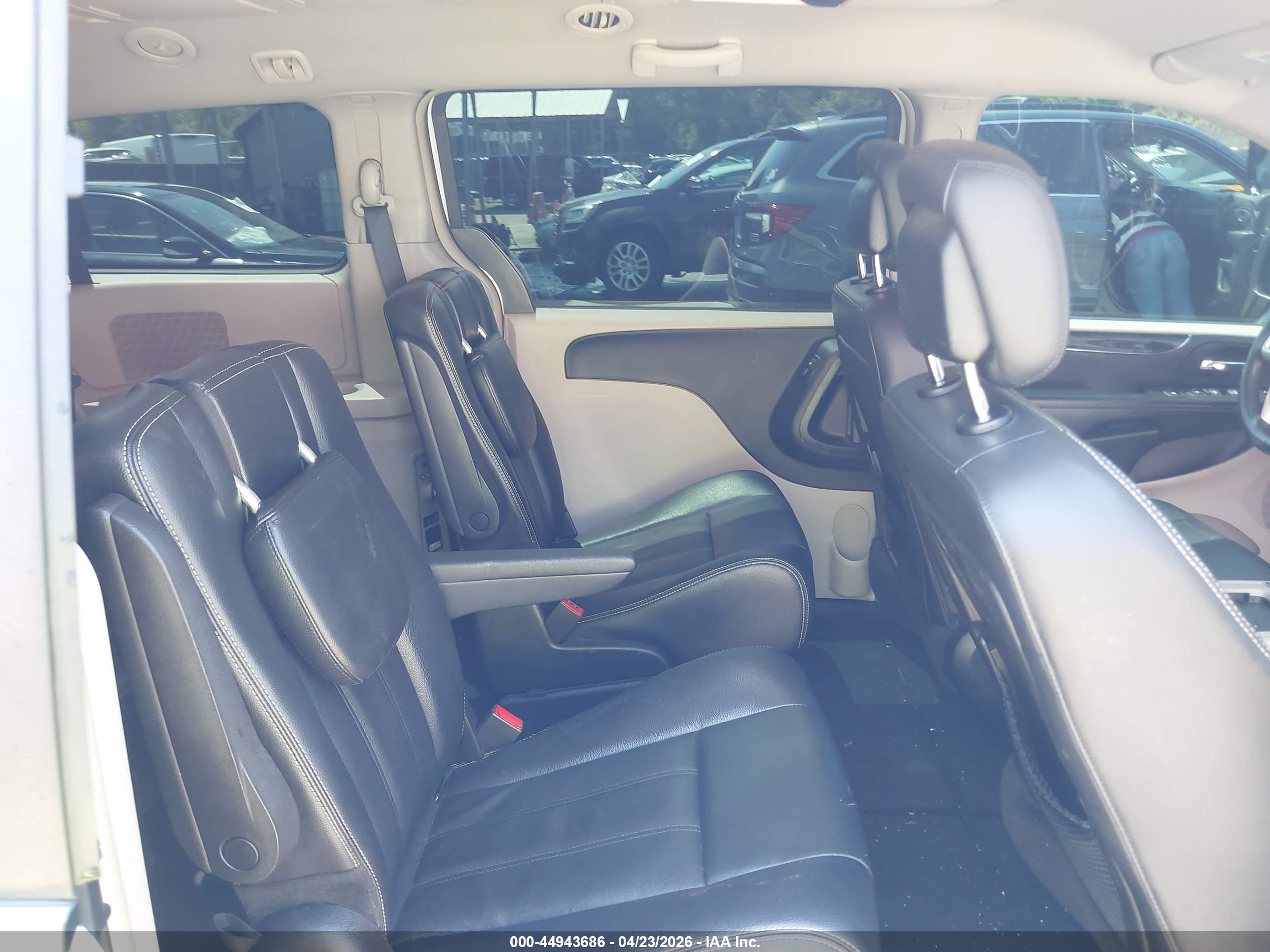 CHRYSLER TOWN image 8