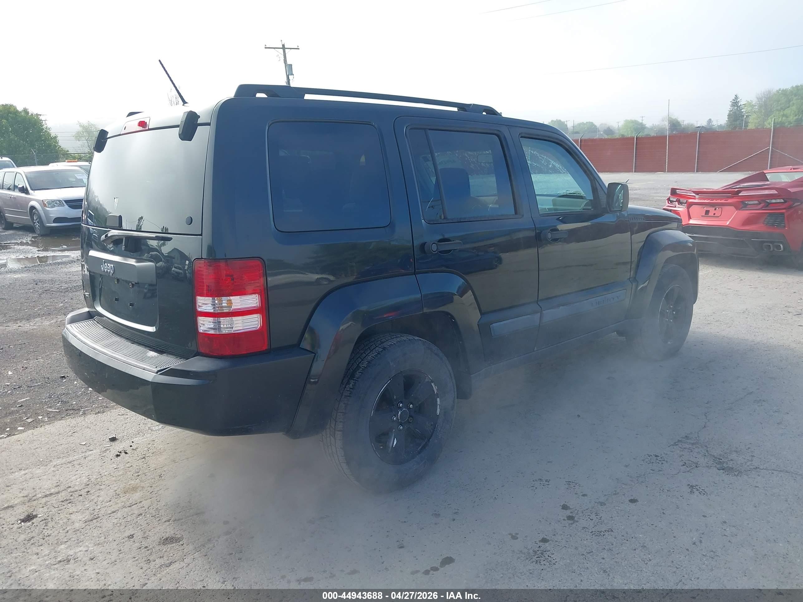 JEEP LIBERTY image 4