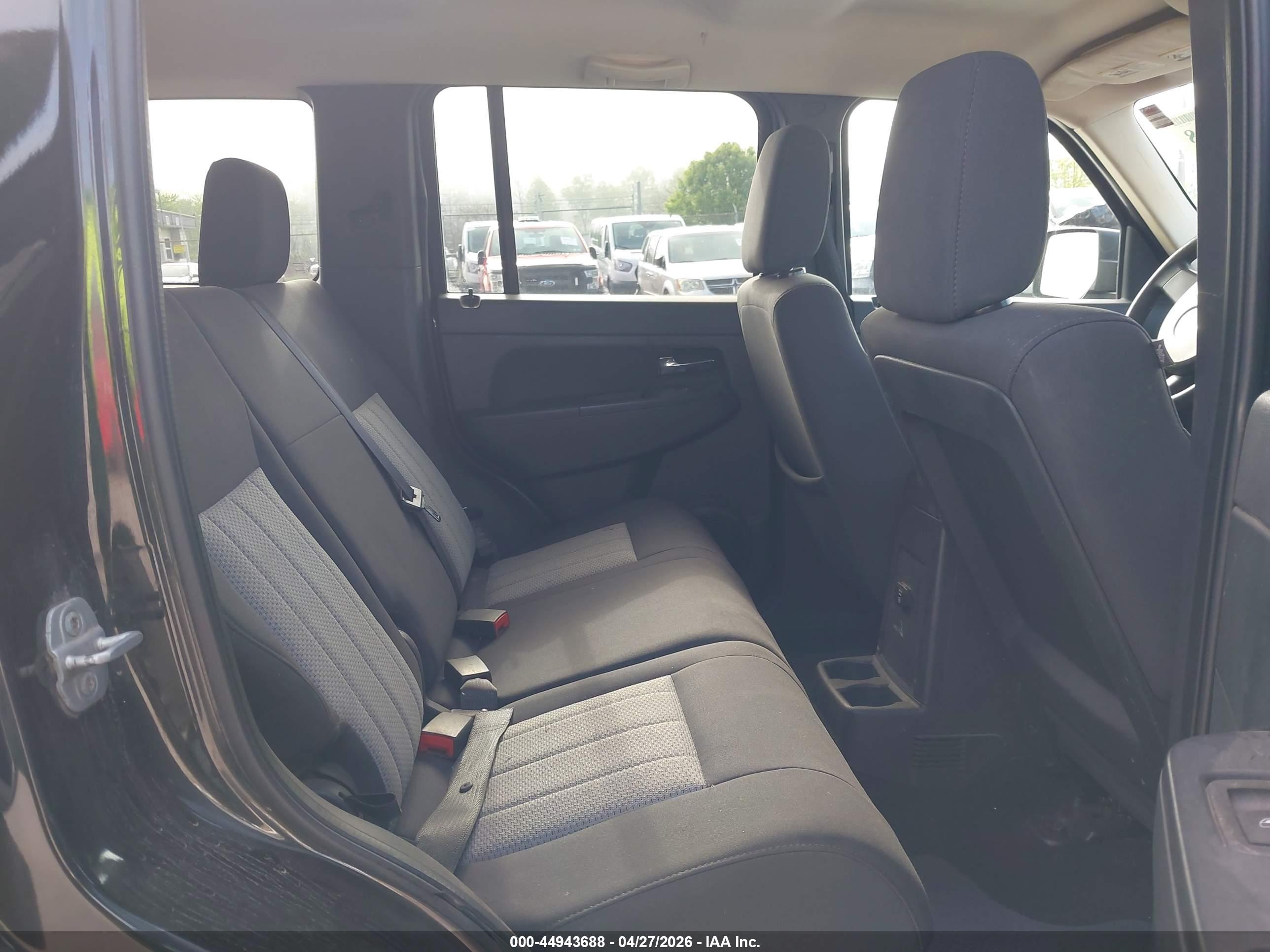 JEEP LIBERTY image 8