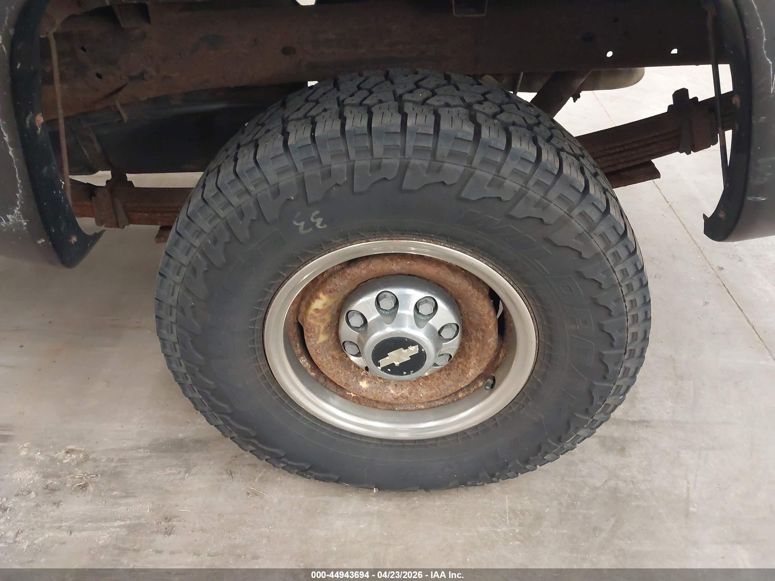 CHEVROLET GMT-400 image 6