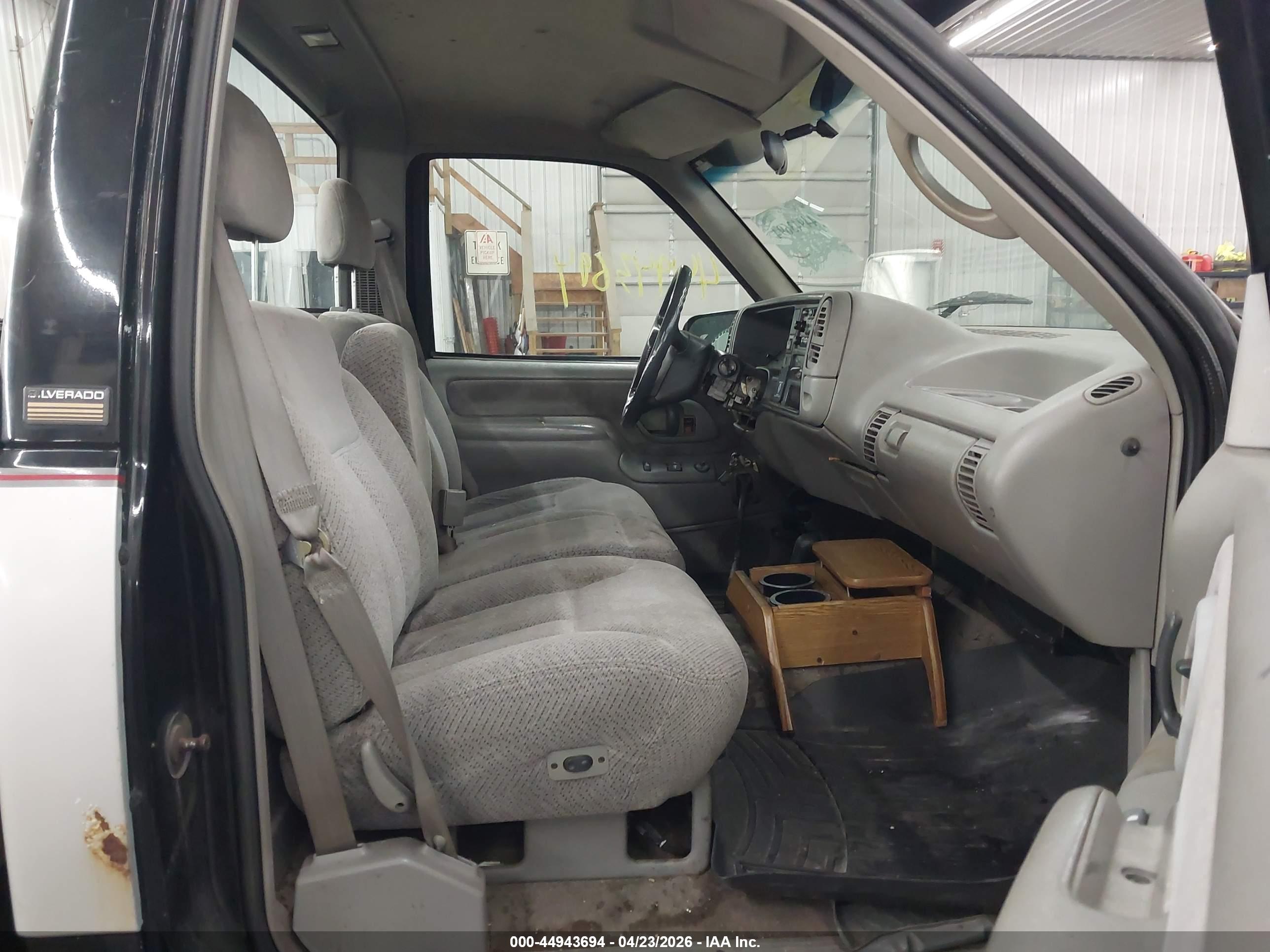 CHEVROLET GMT-400 image 8