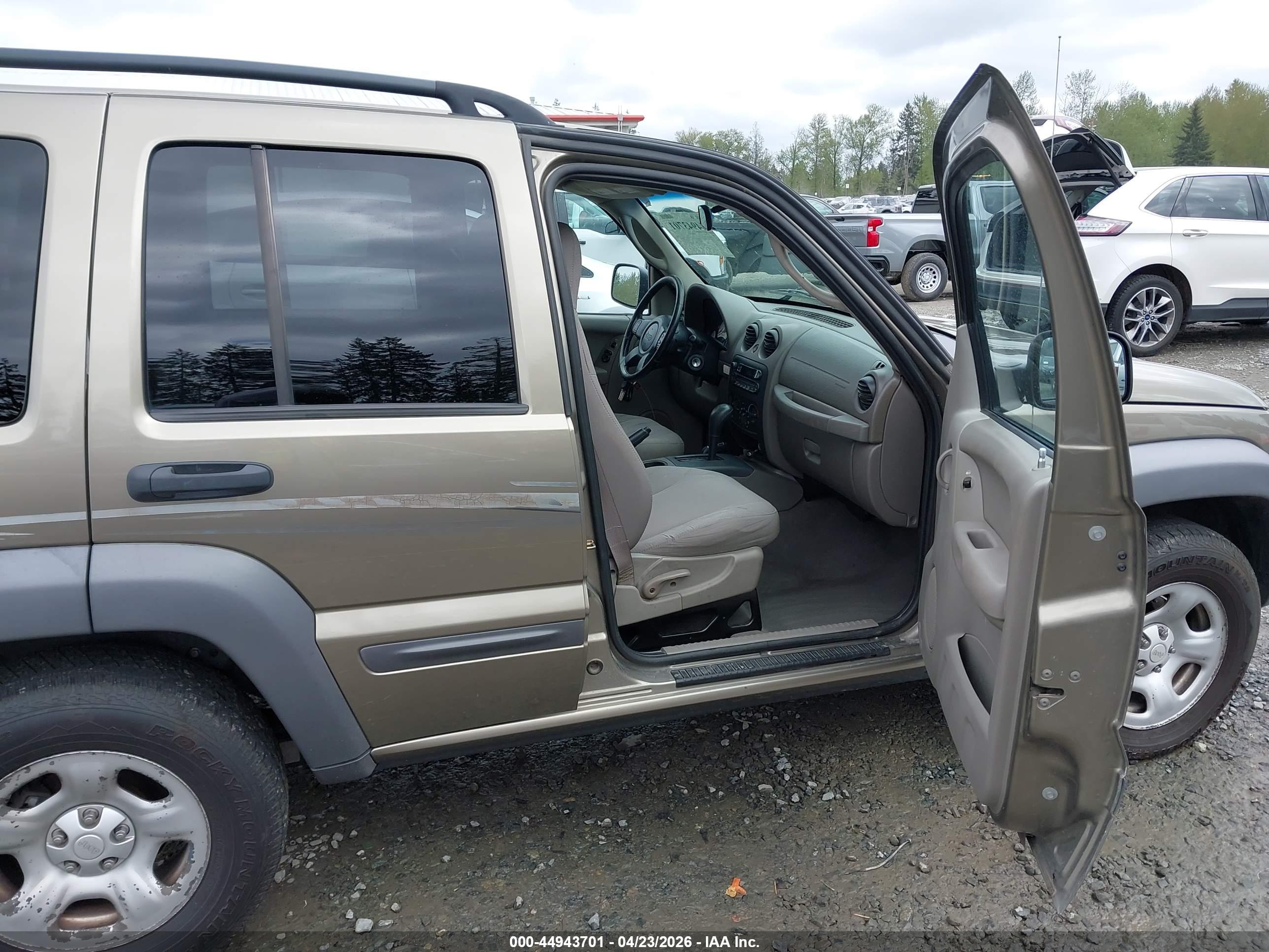 JEEP LIBERTY image 5