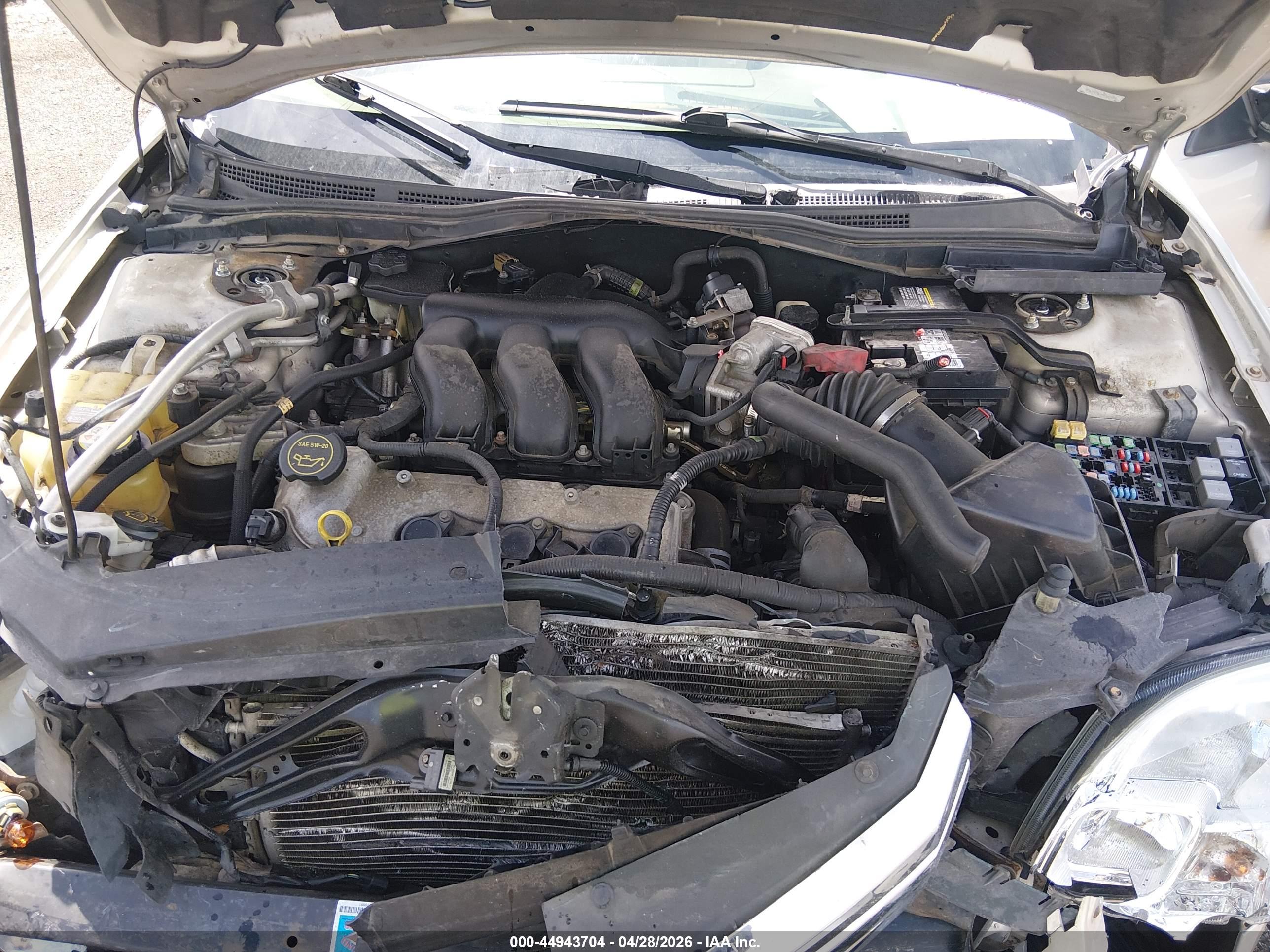 FORD FUSION image 10