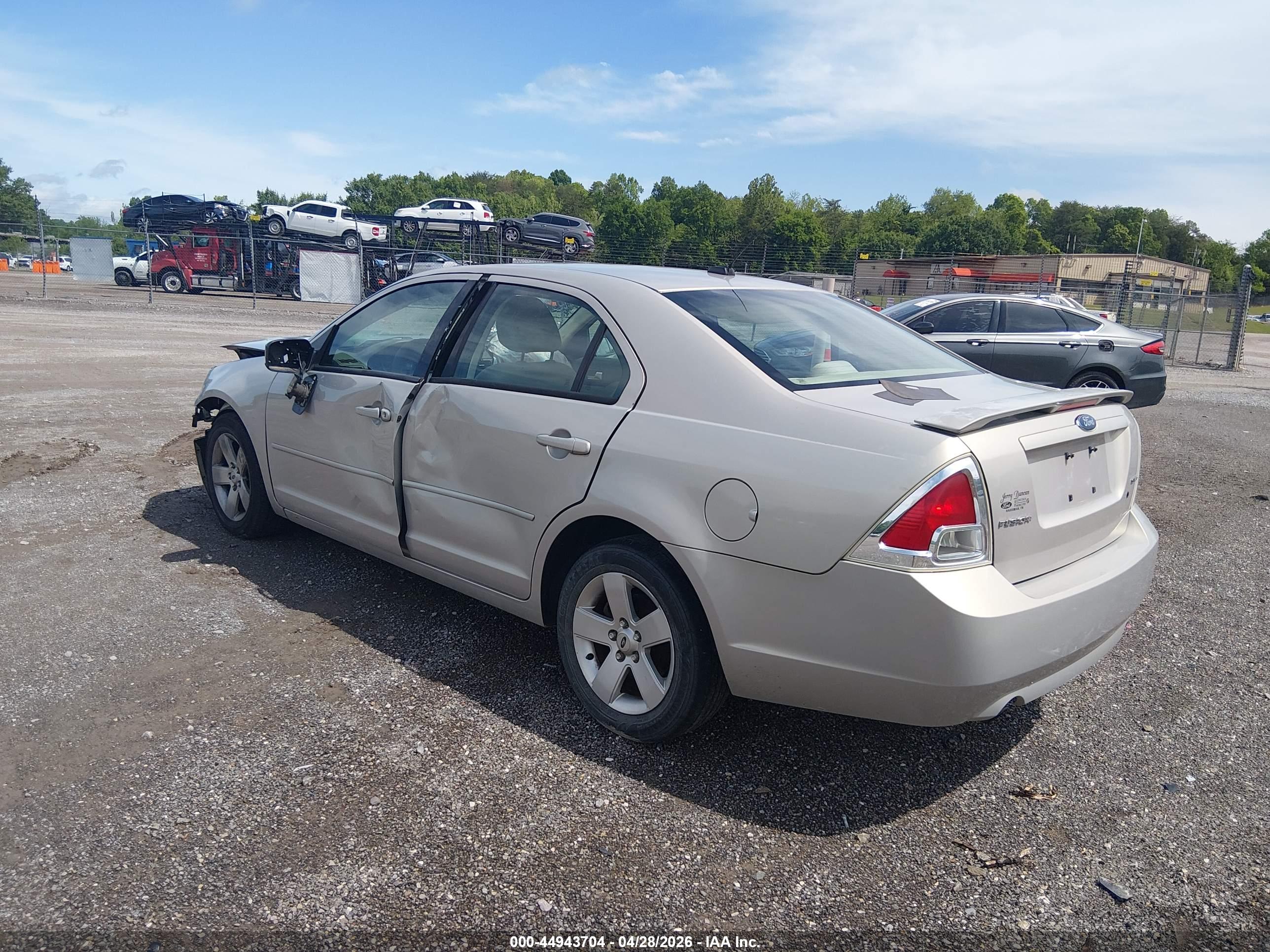 FORD FUSION image 3