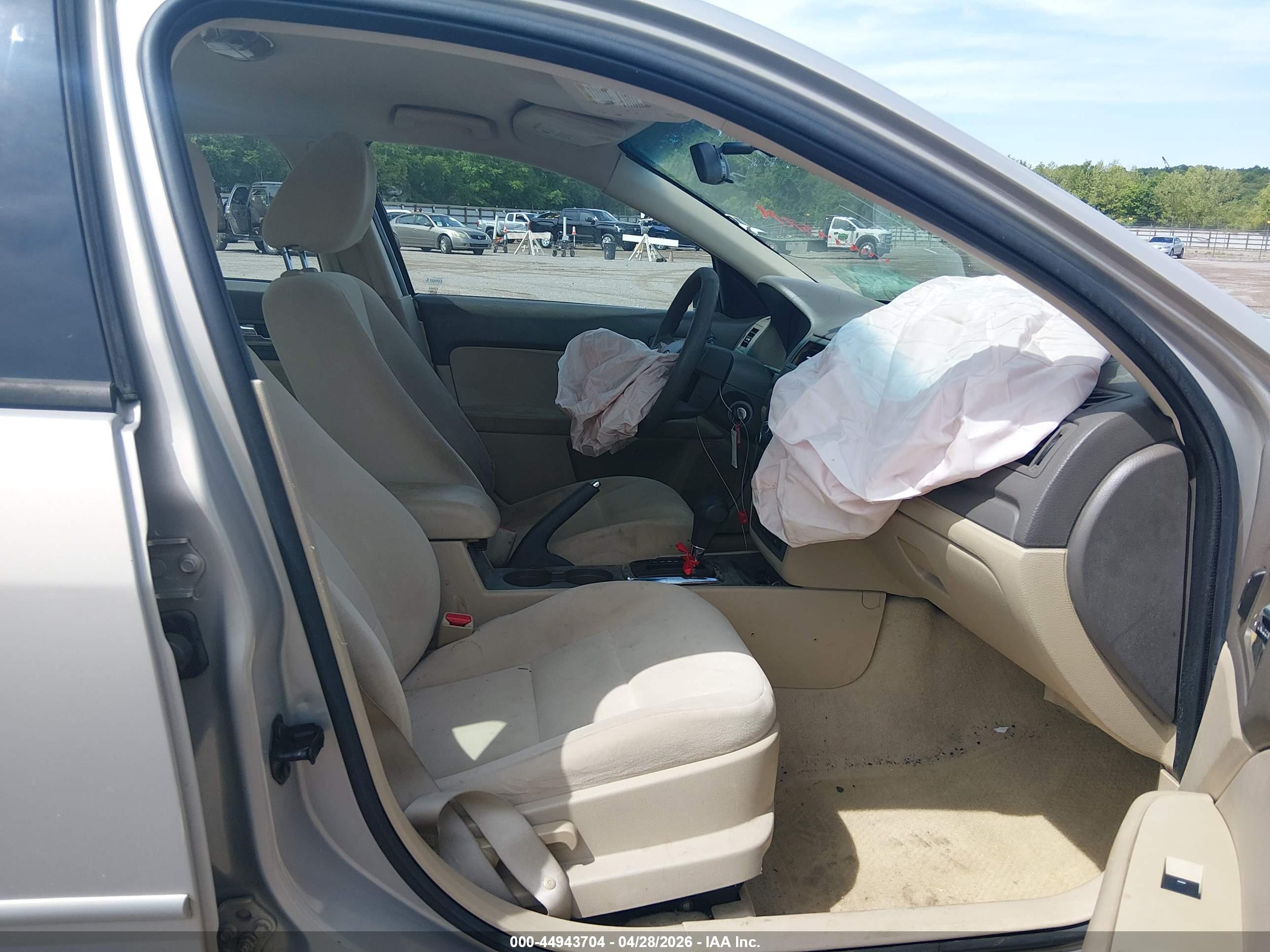 FORD FUSION image 5