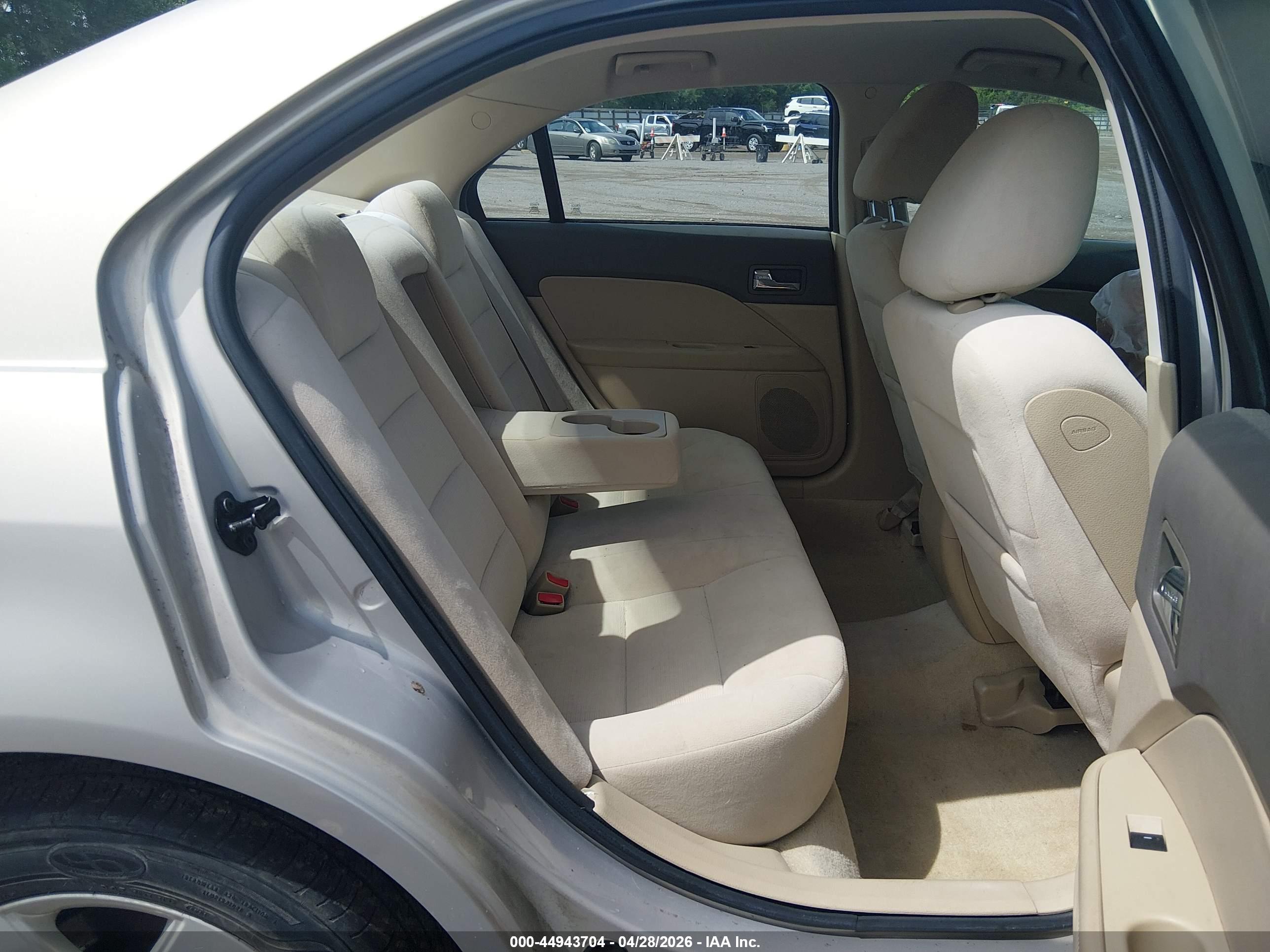 FORD FUSION image 8