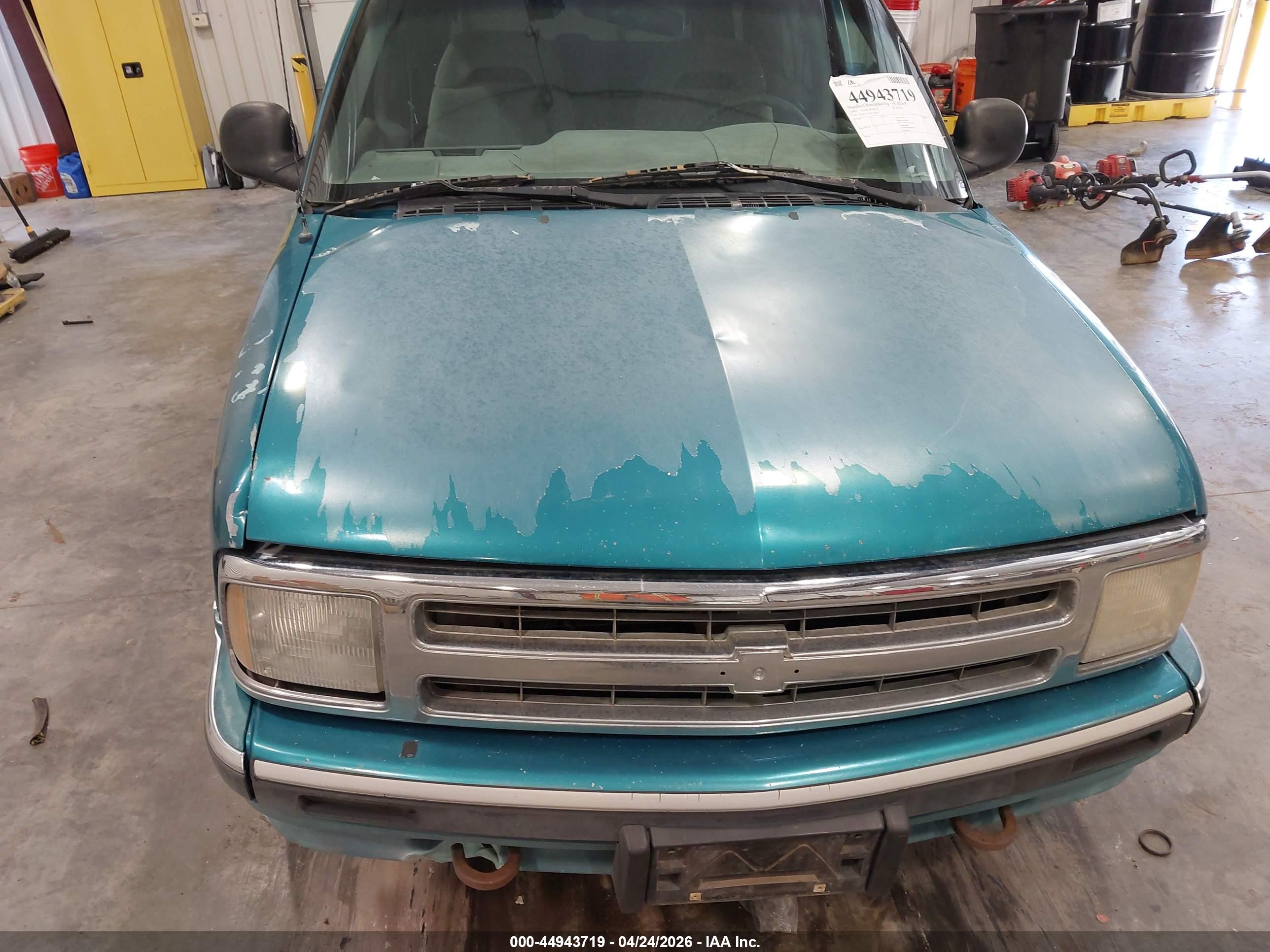 CHEVROLET BLAZER image 6