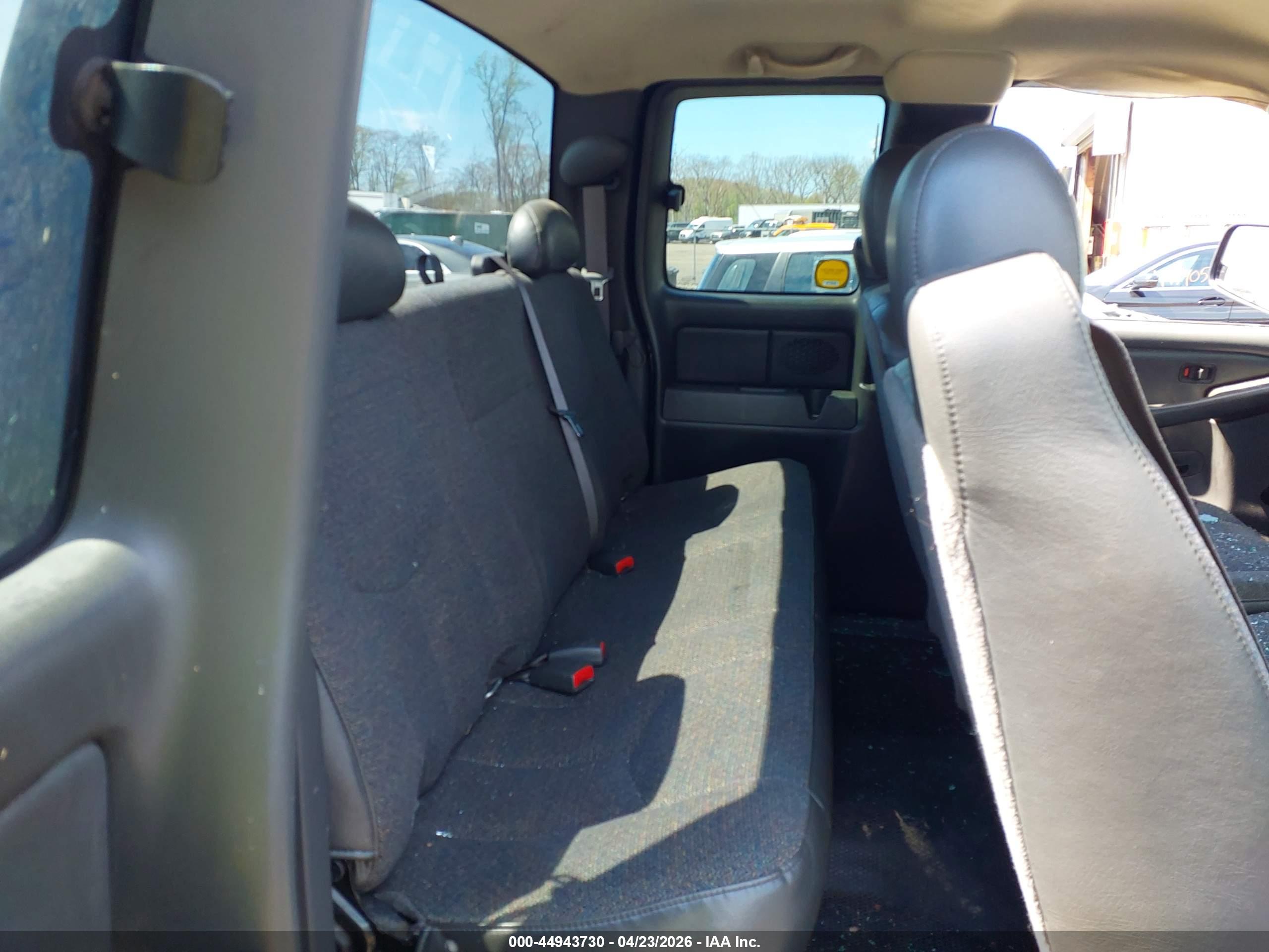 CHEVROLET SILVERADO image 8