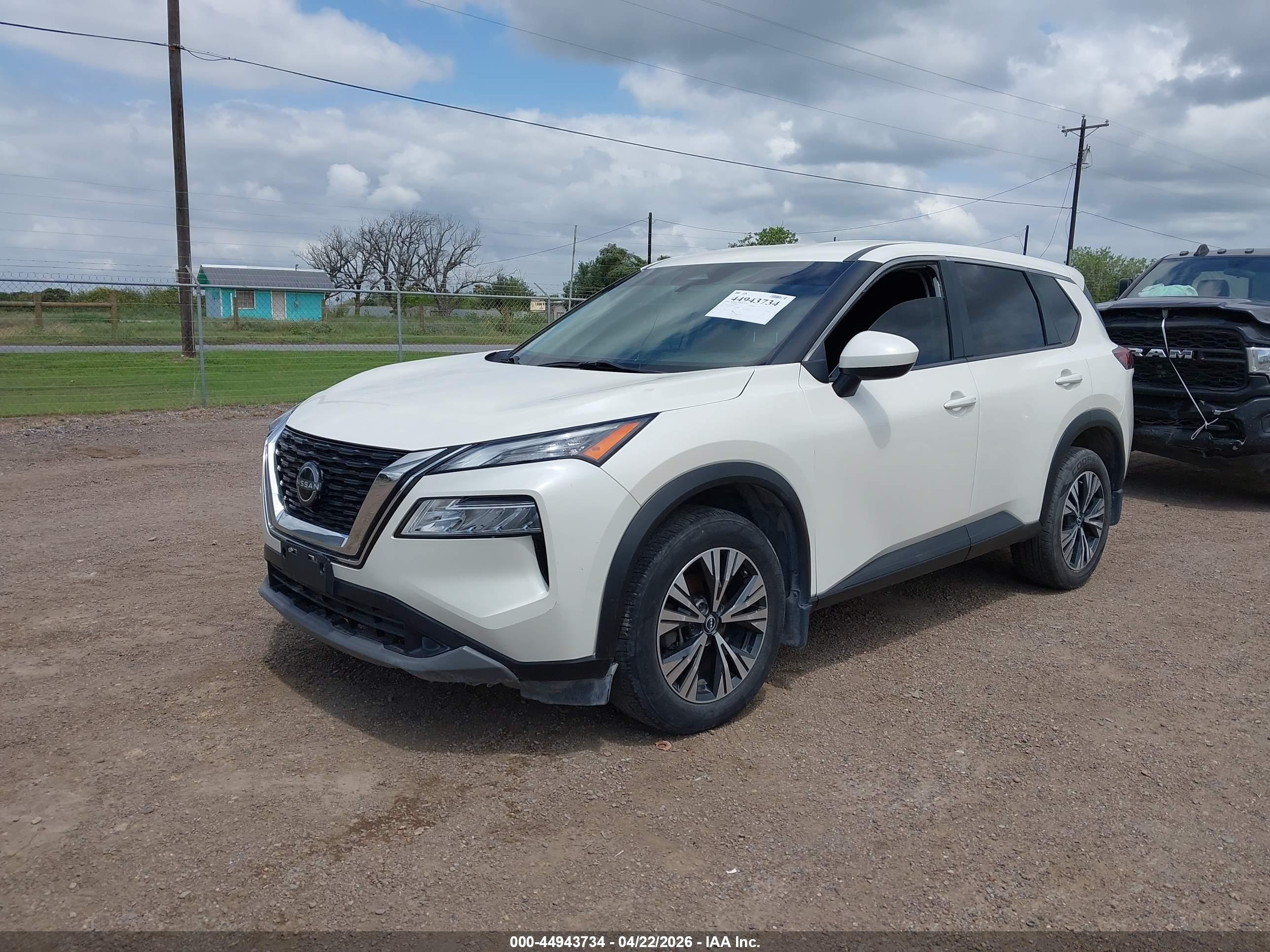 NISSAN ROGUE image 2