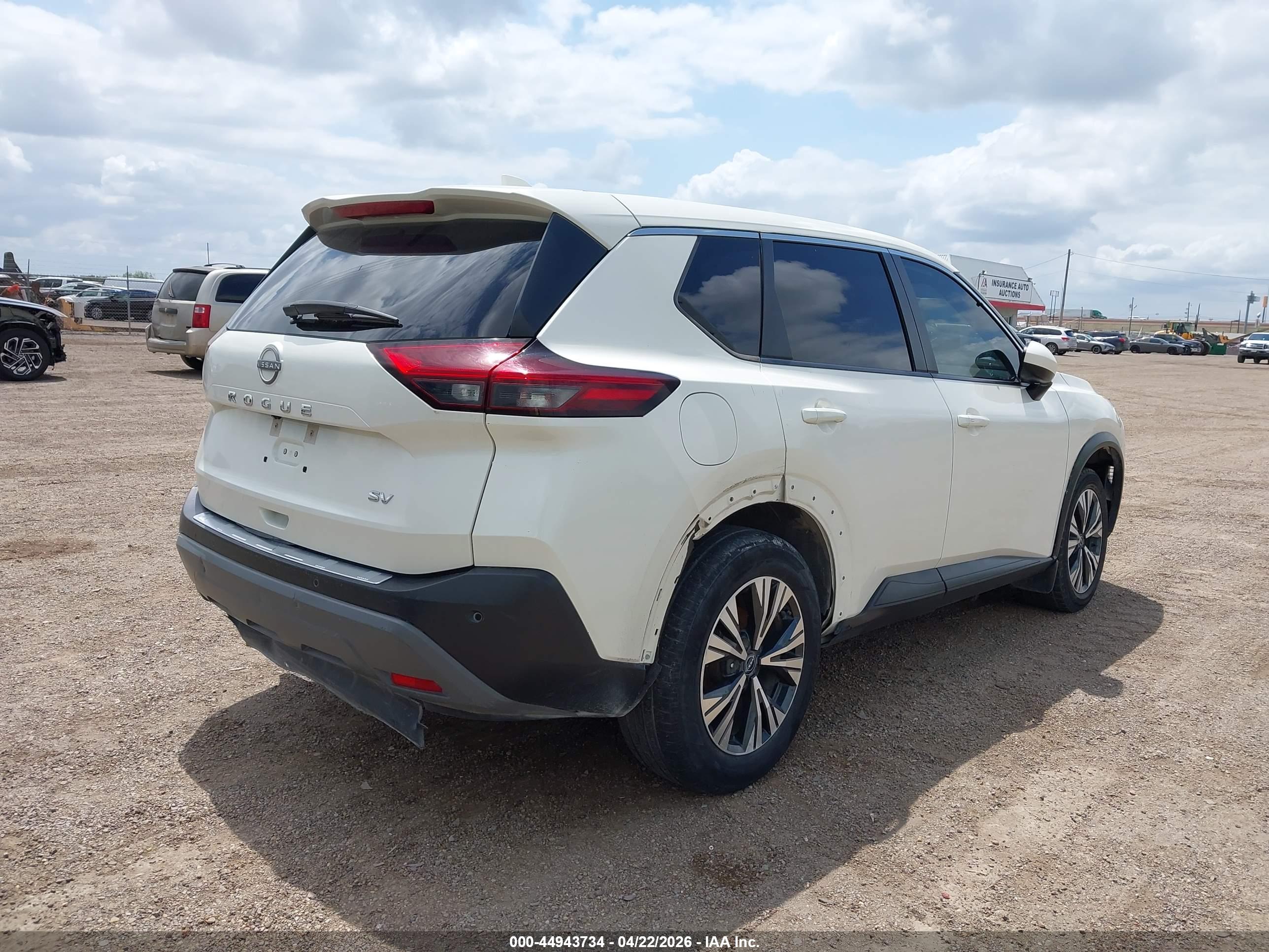 NISSAN ROGUE image 4