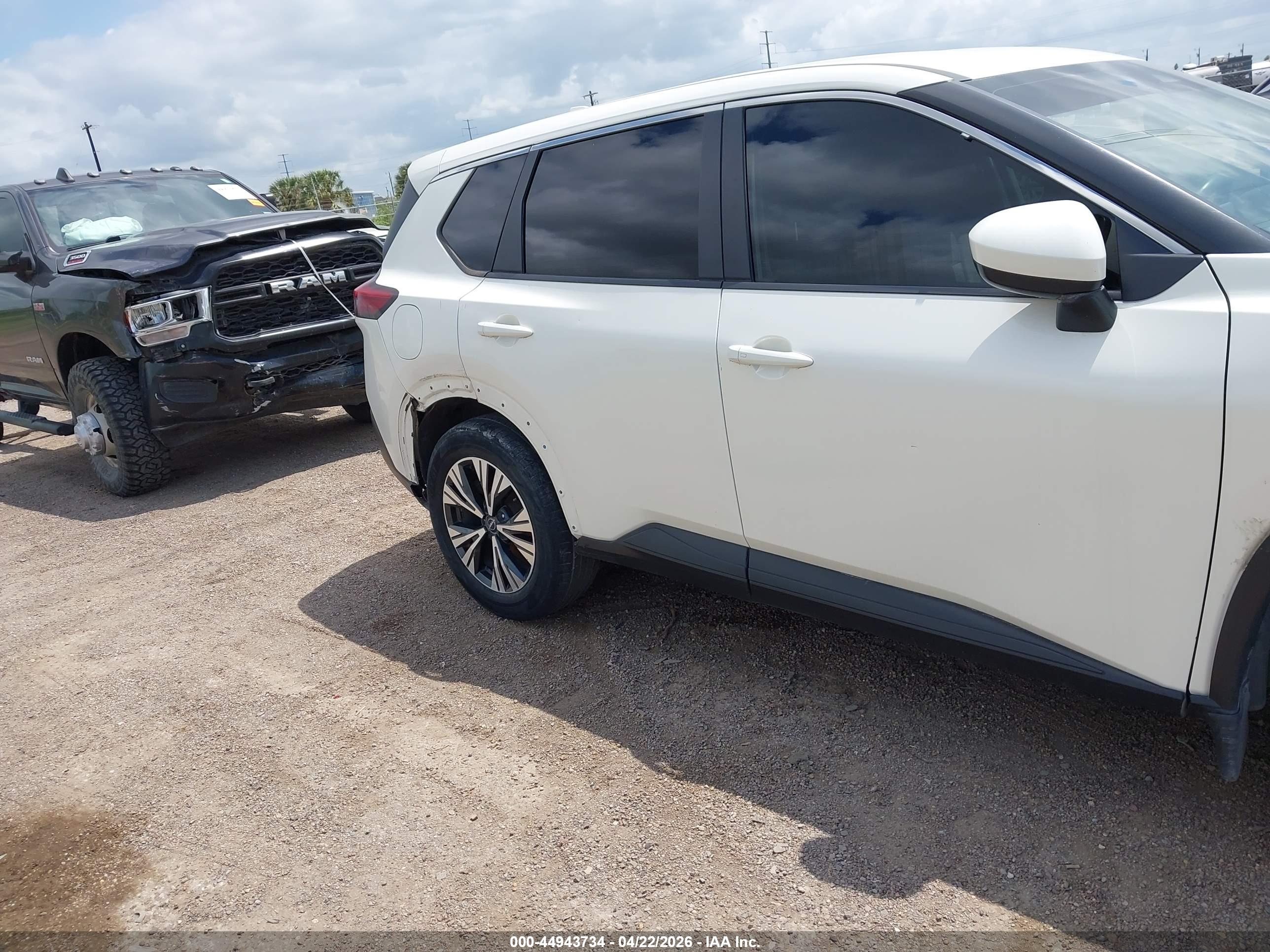 NISSAN ROGUE image 6