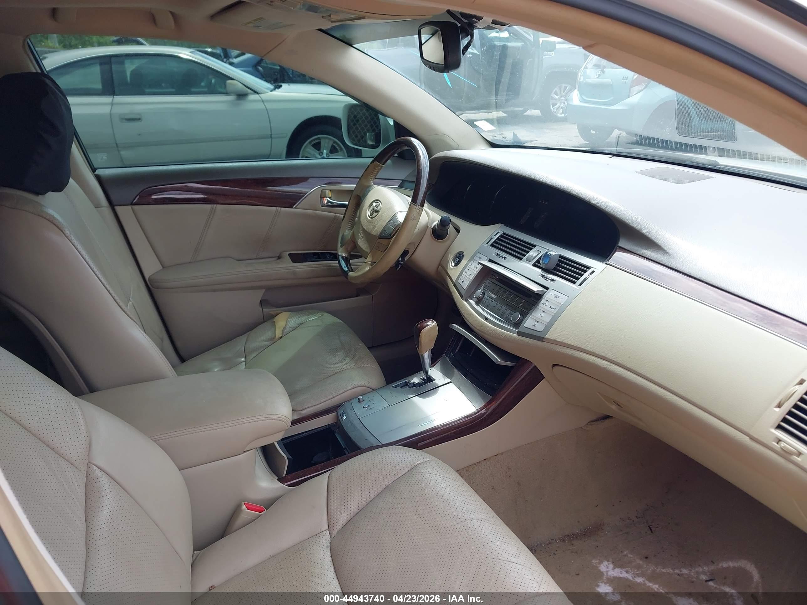 TOYOTA AVALON image 5