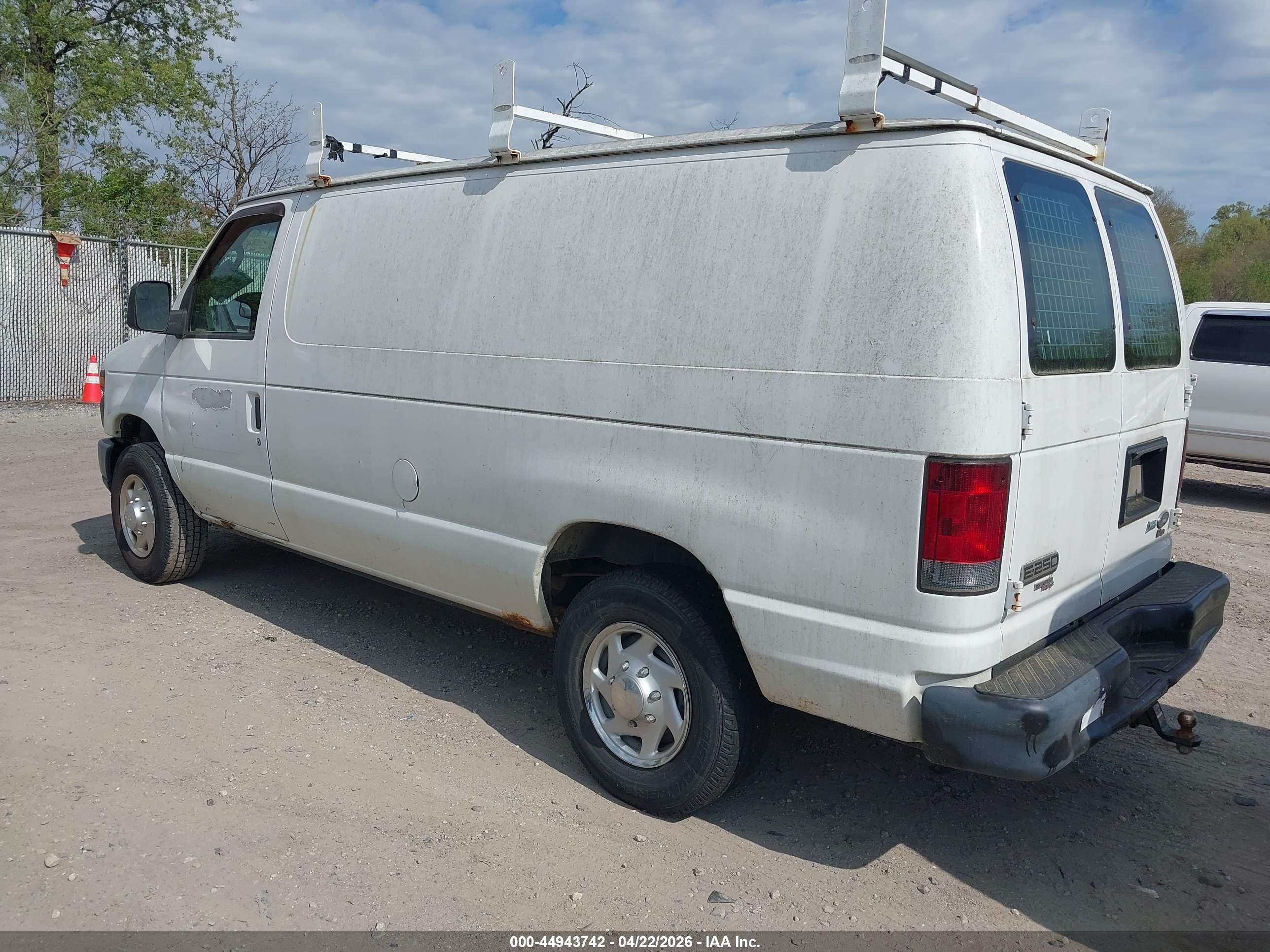 FORD E-250 image 3