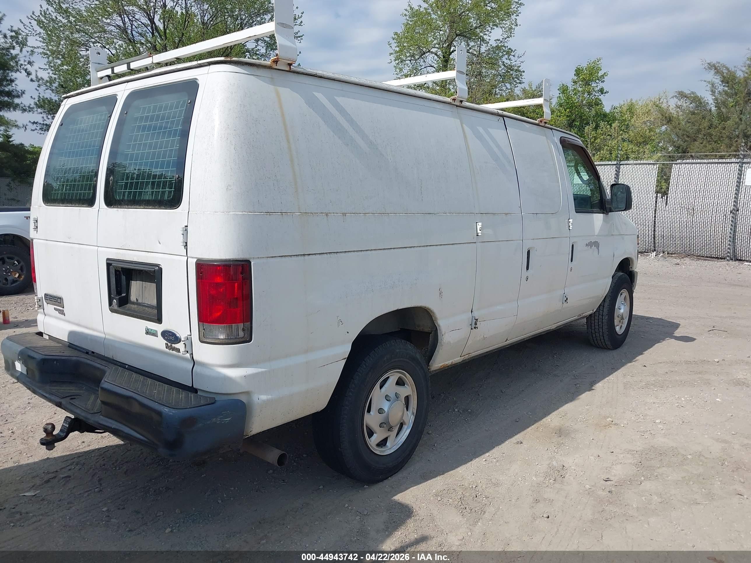 FORD E-250 image 4
