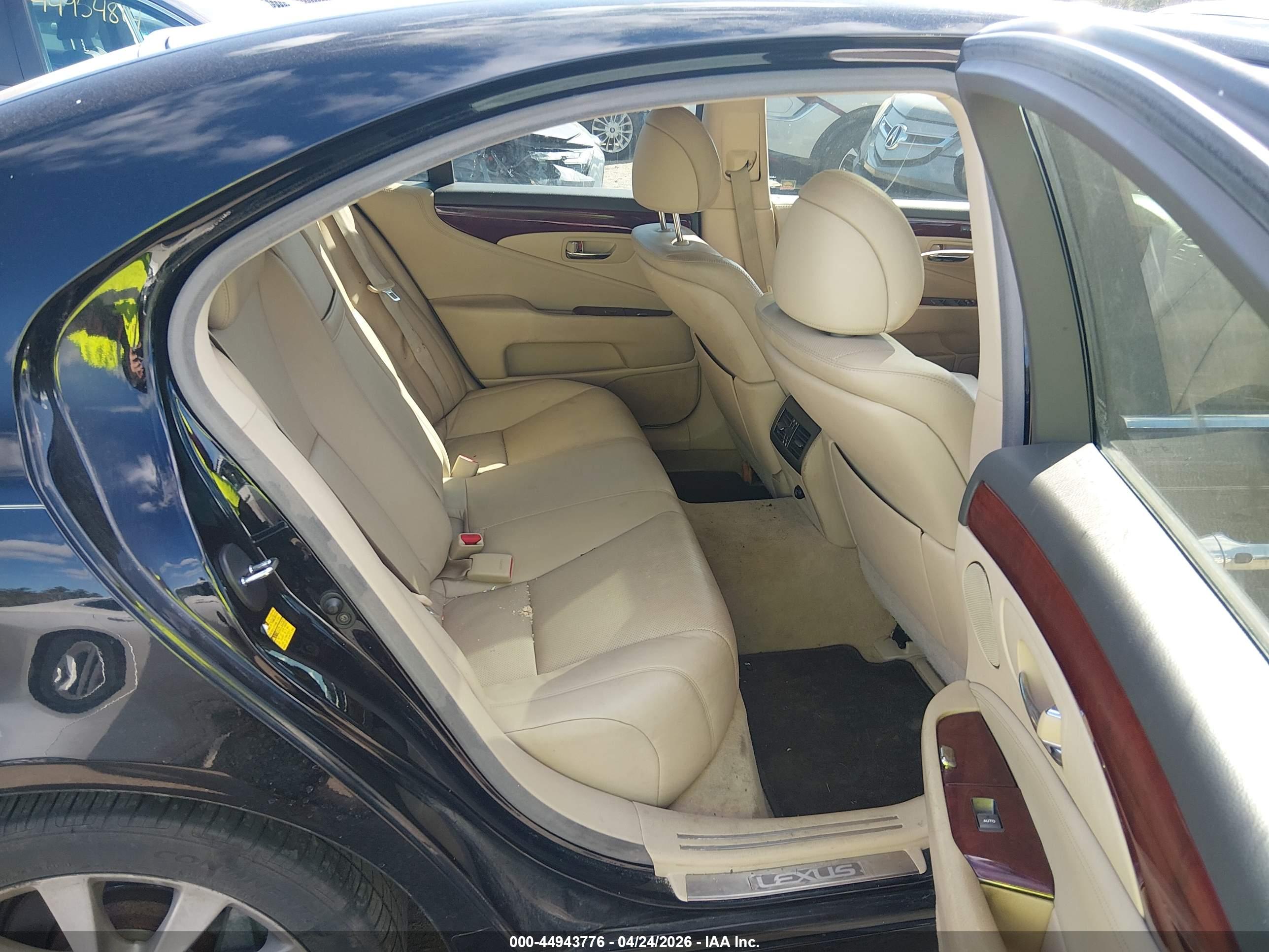 LEXUS LS image 8