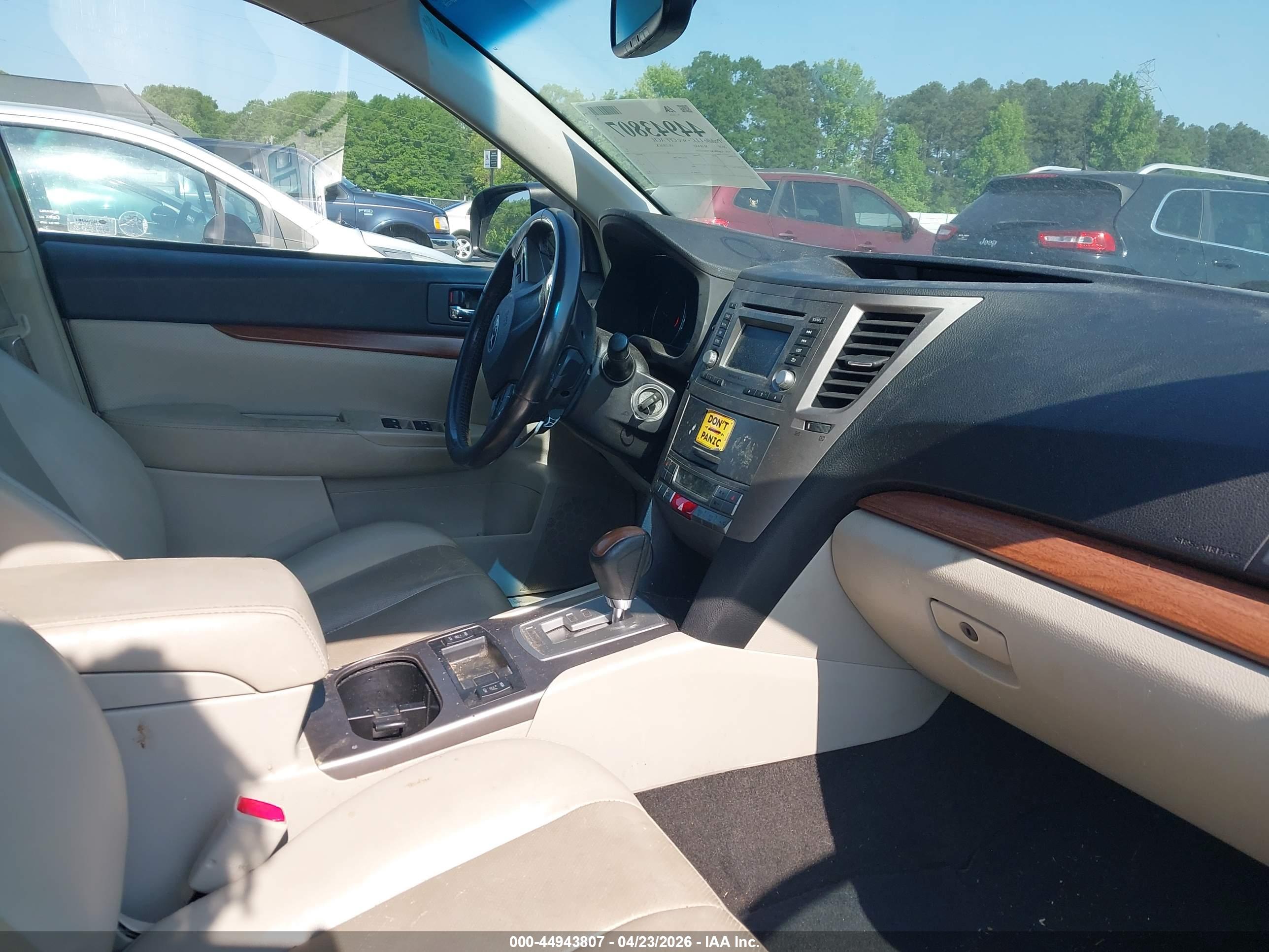 SUBARU OUTBACK image 5