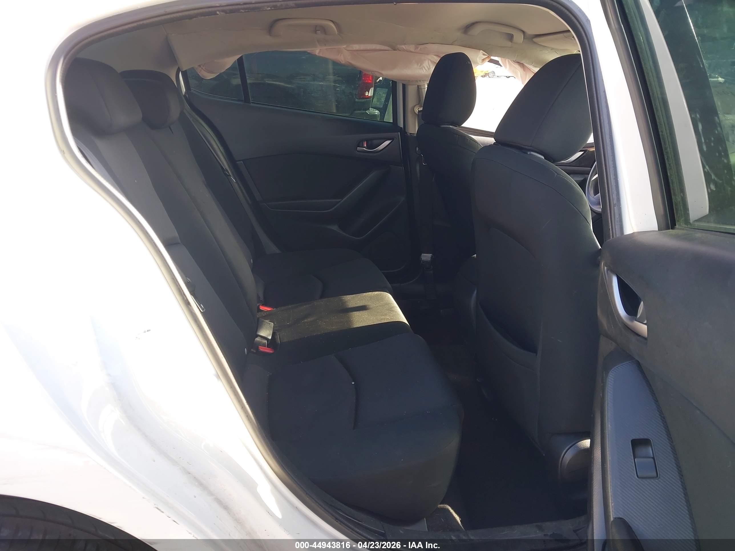 MAZDA MAZDA3 image 8