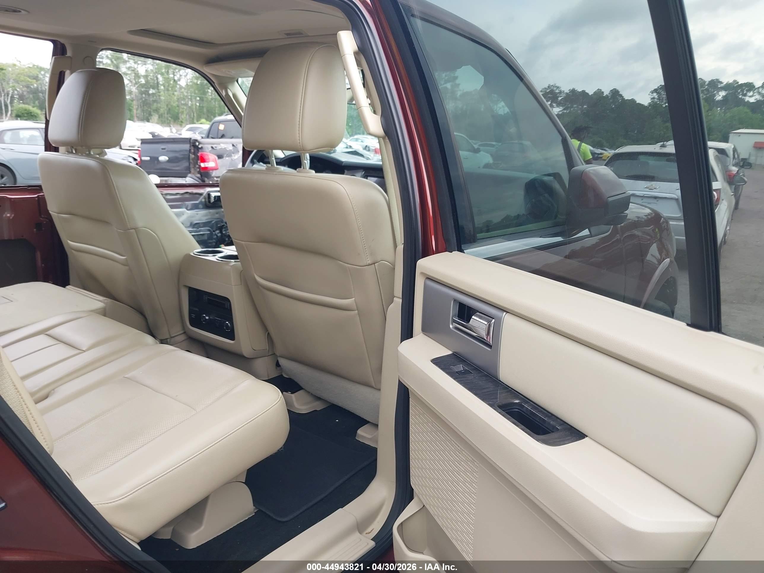 FORD EXPEDITION image 8