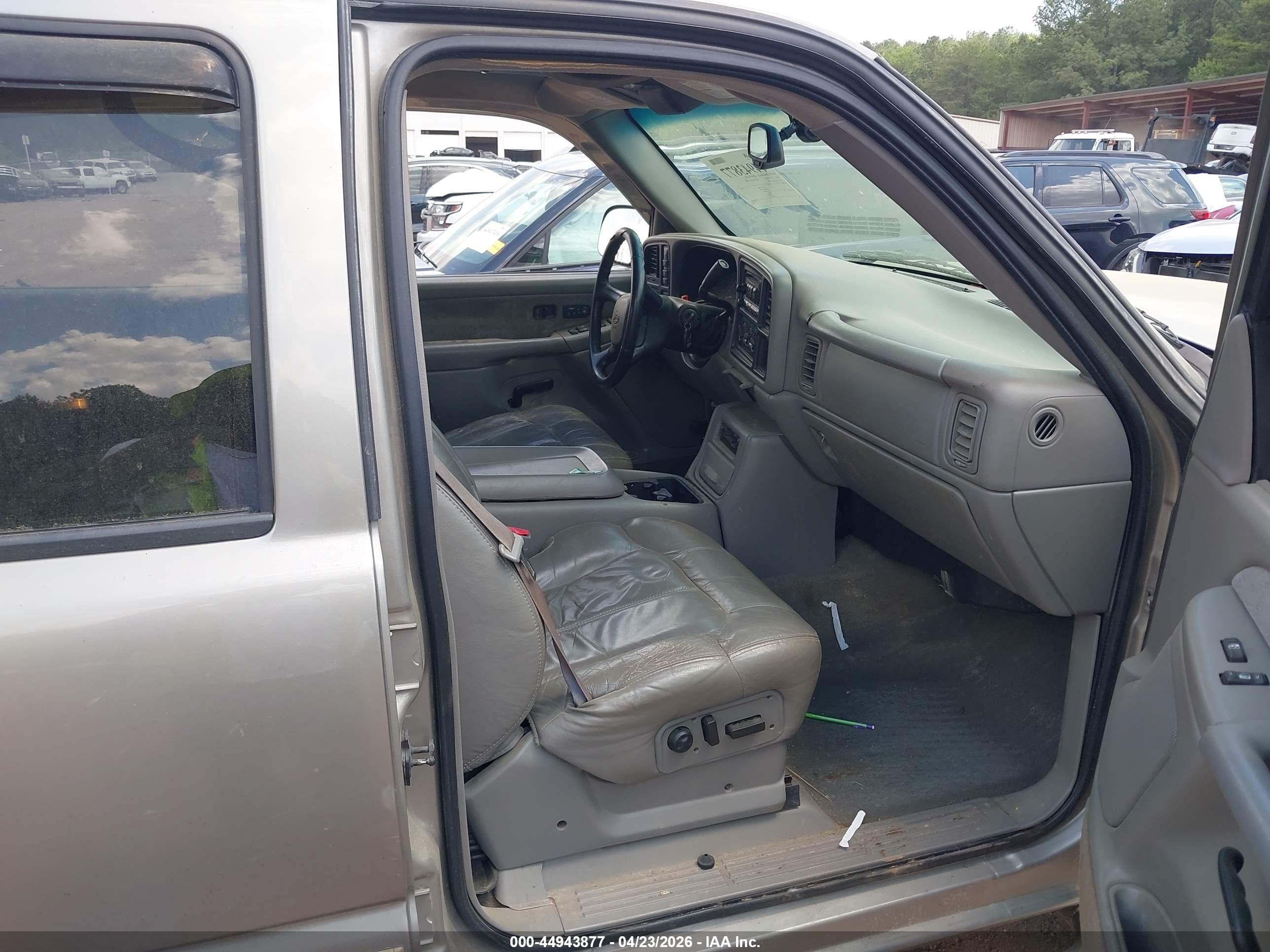 CHEVROLET SILVERADO image 5