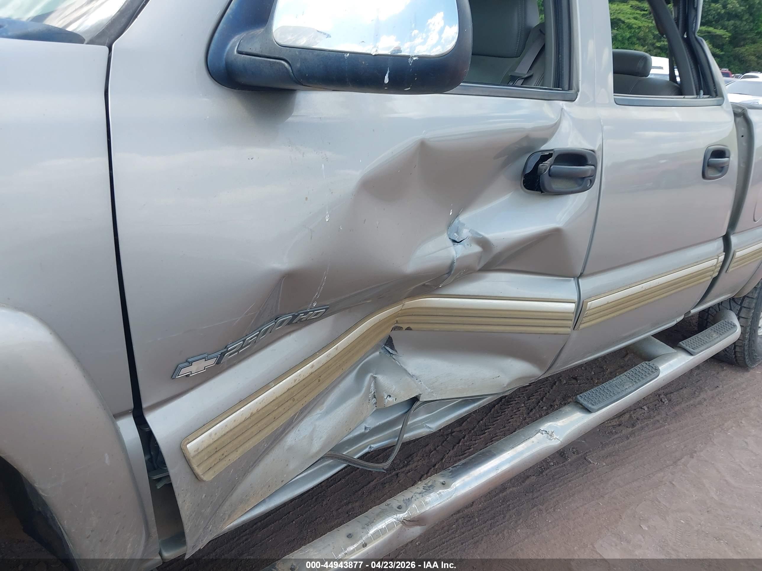 CHEVROLET SILVERADO image 6