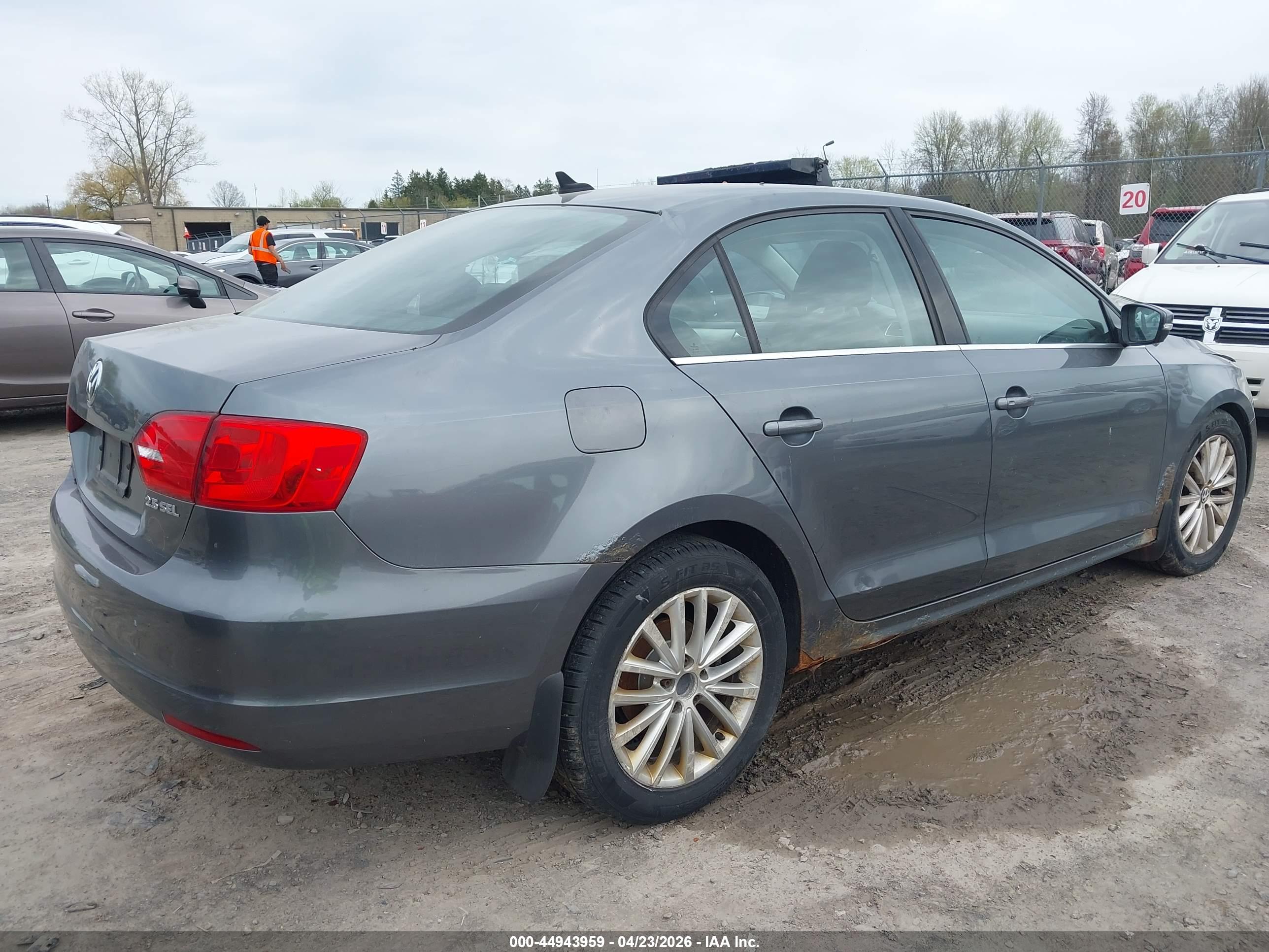 VOLKSWAGEN JETTA image 4