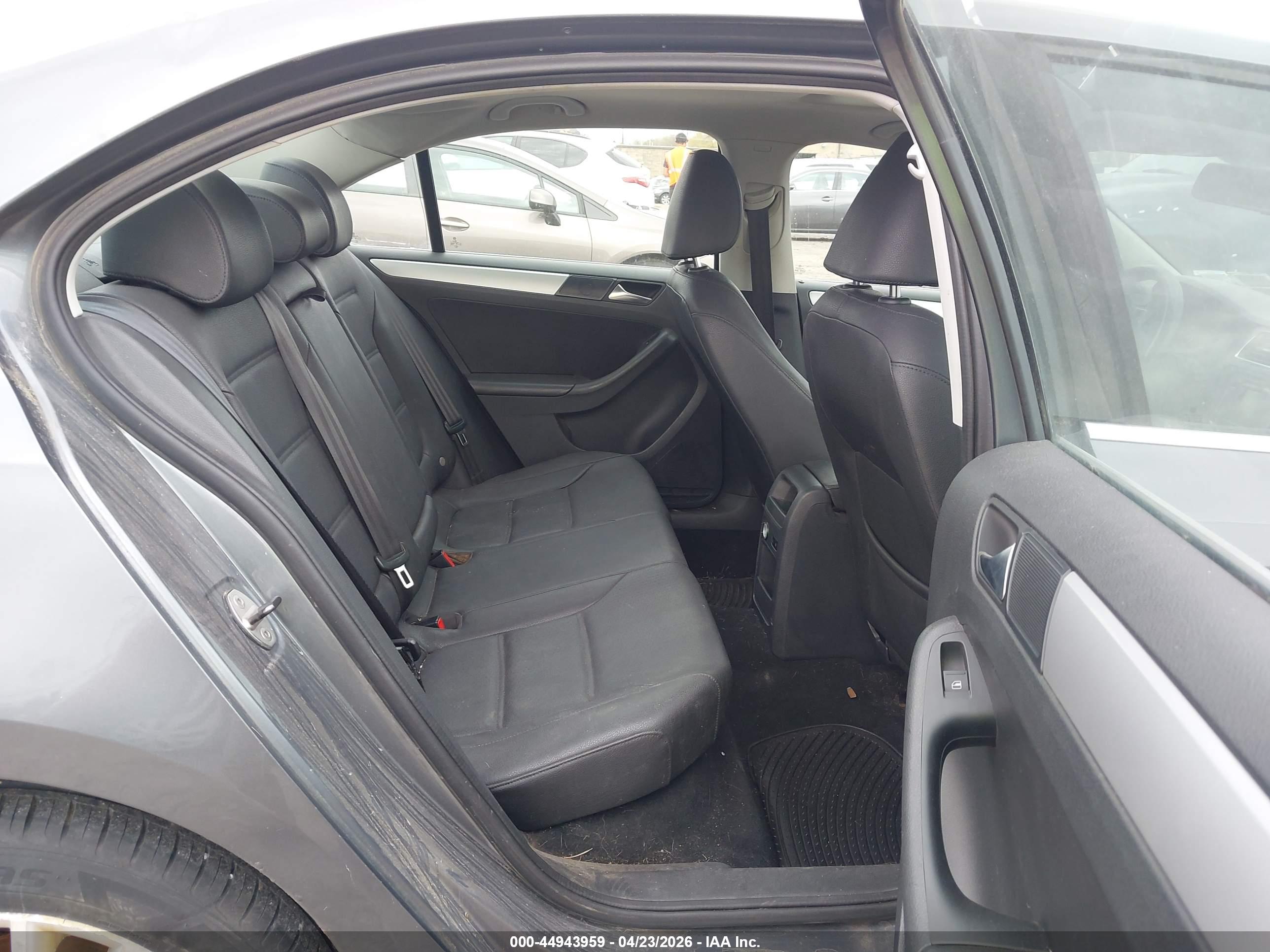 VOLKSWAGEN JETTA image 8