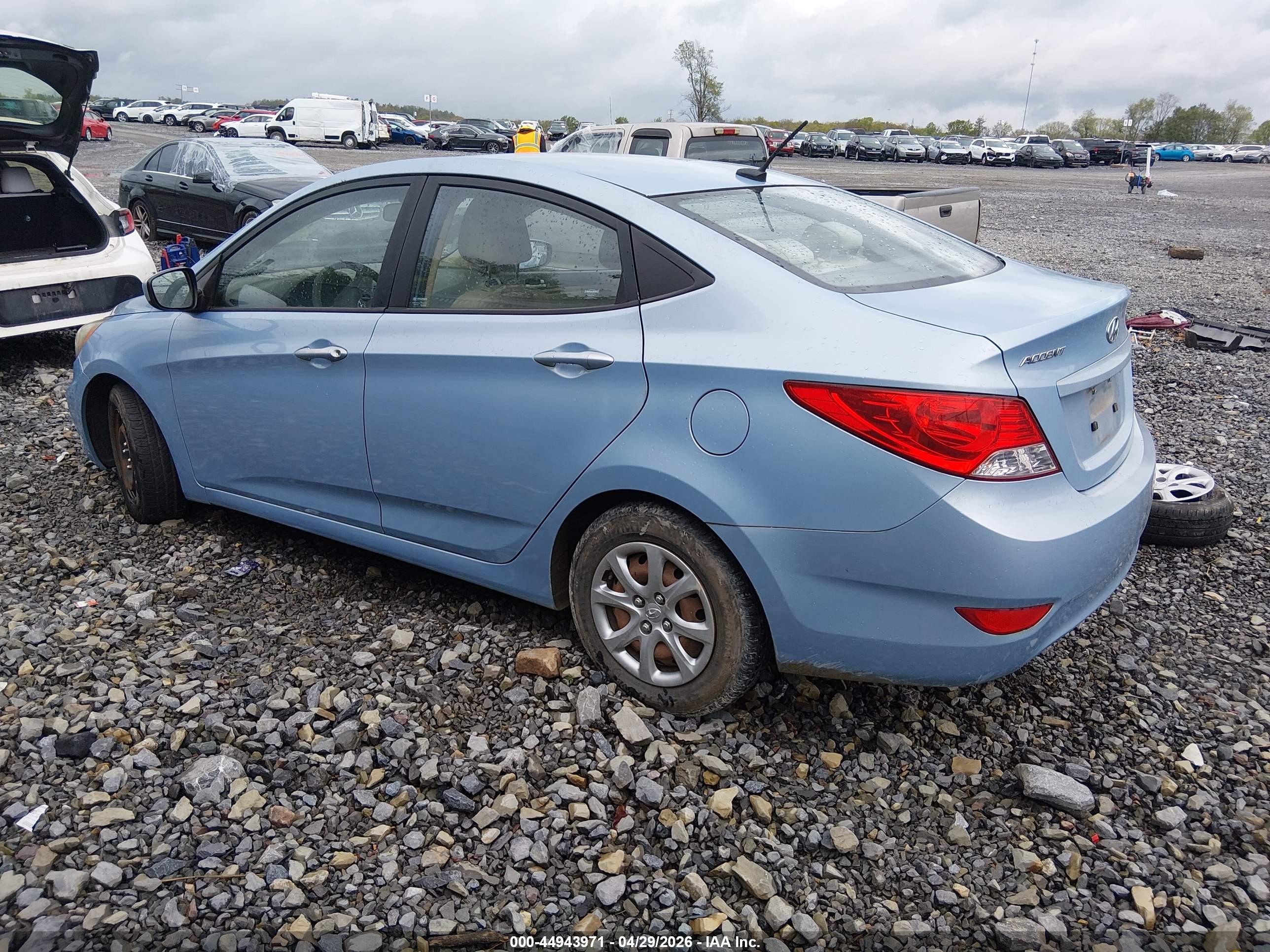 HYUNDAI ACCENT image 3