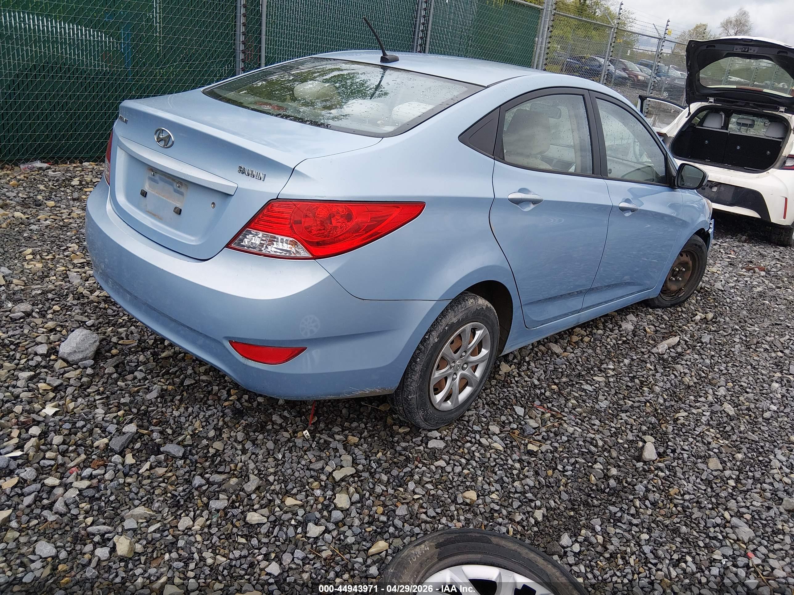 HYUNDAI ACCENT image 4