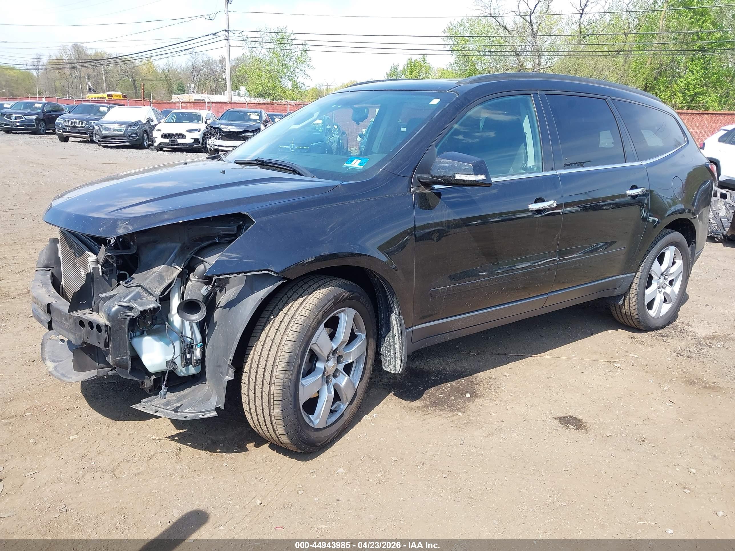 CHEVROLET TRAVERSE image 2