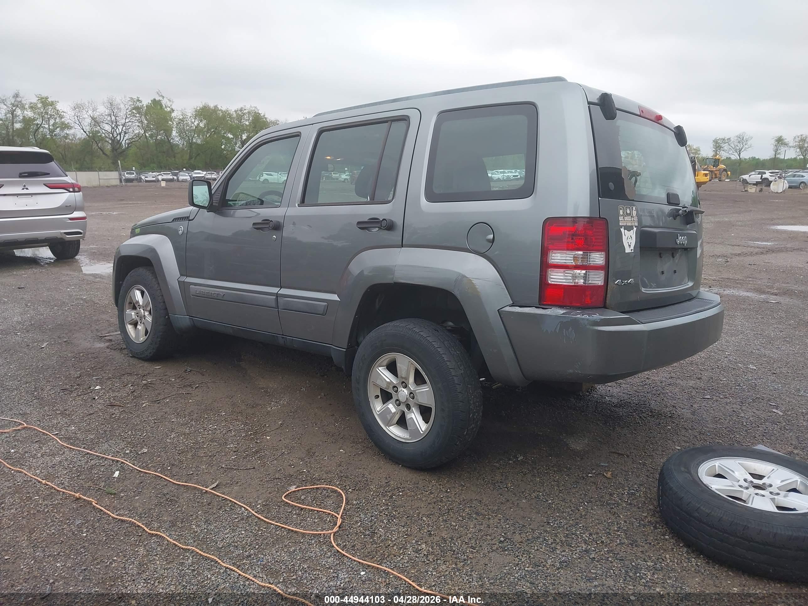JEEP LIBERTY image 3