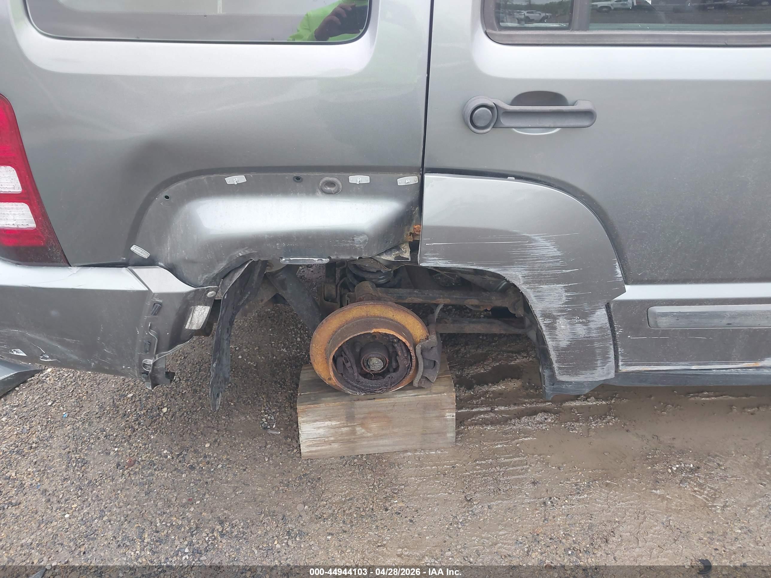 JEEP LIBERTY image 6