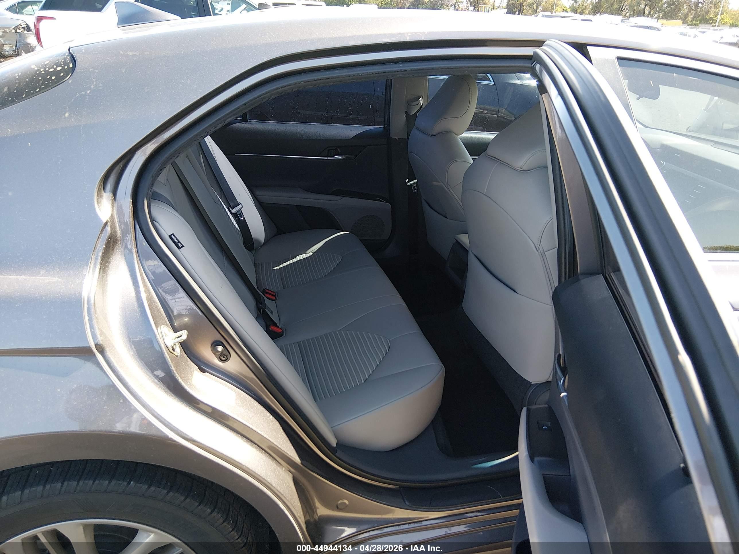 TOYOTA CAMRY image 8