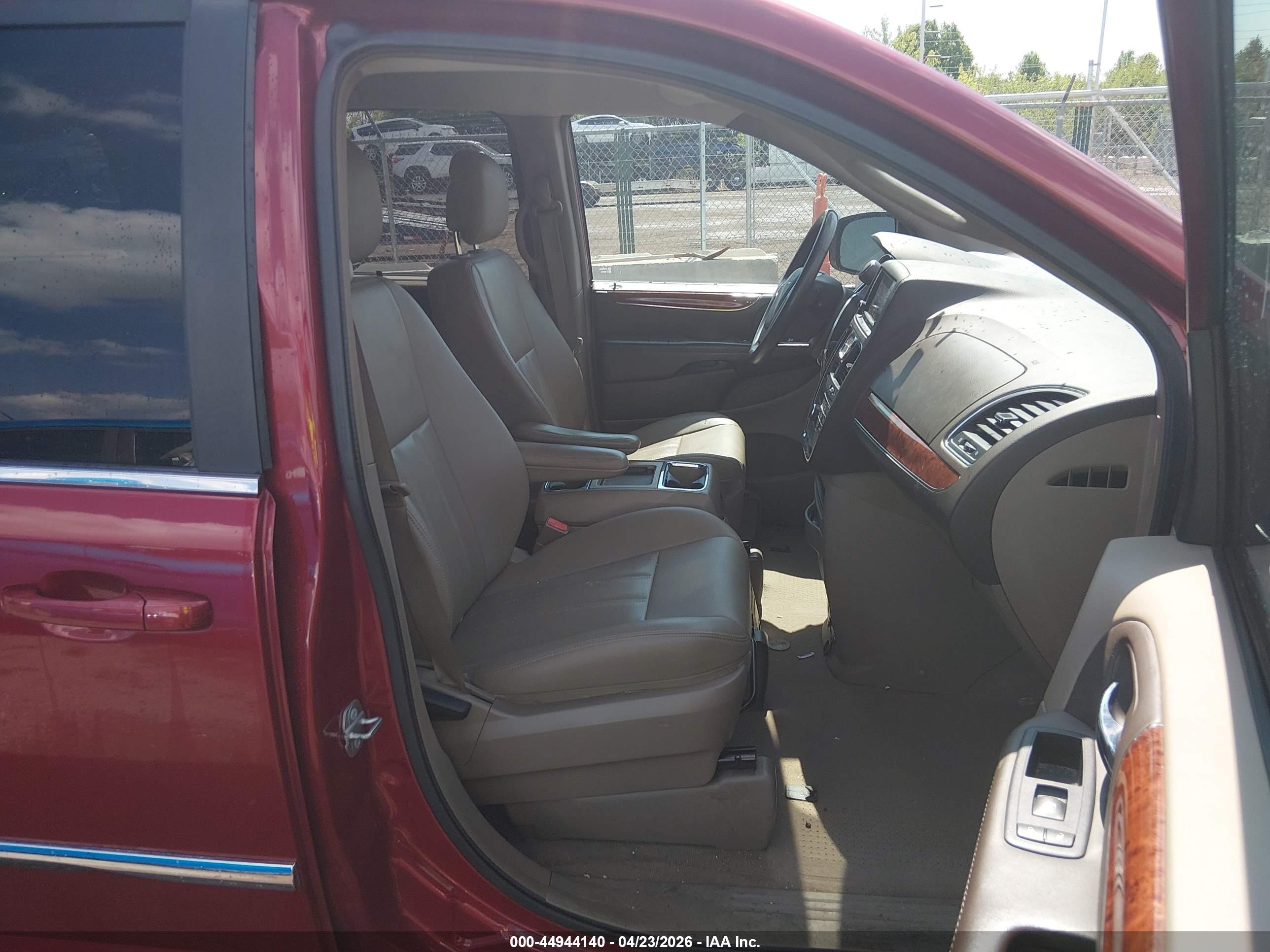 CHRYSLER TOWN image 5