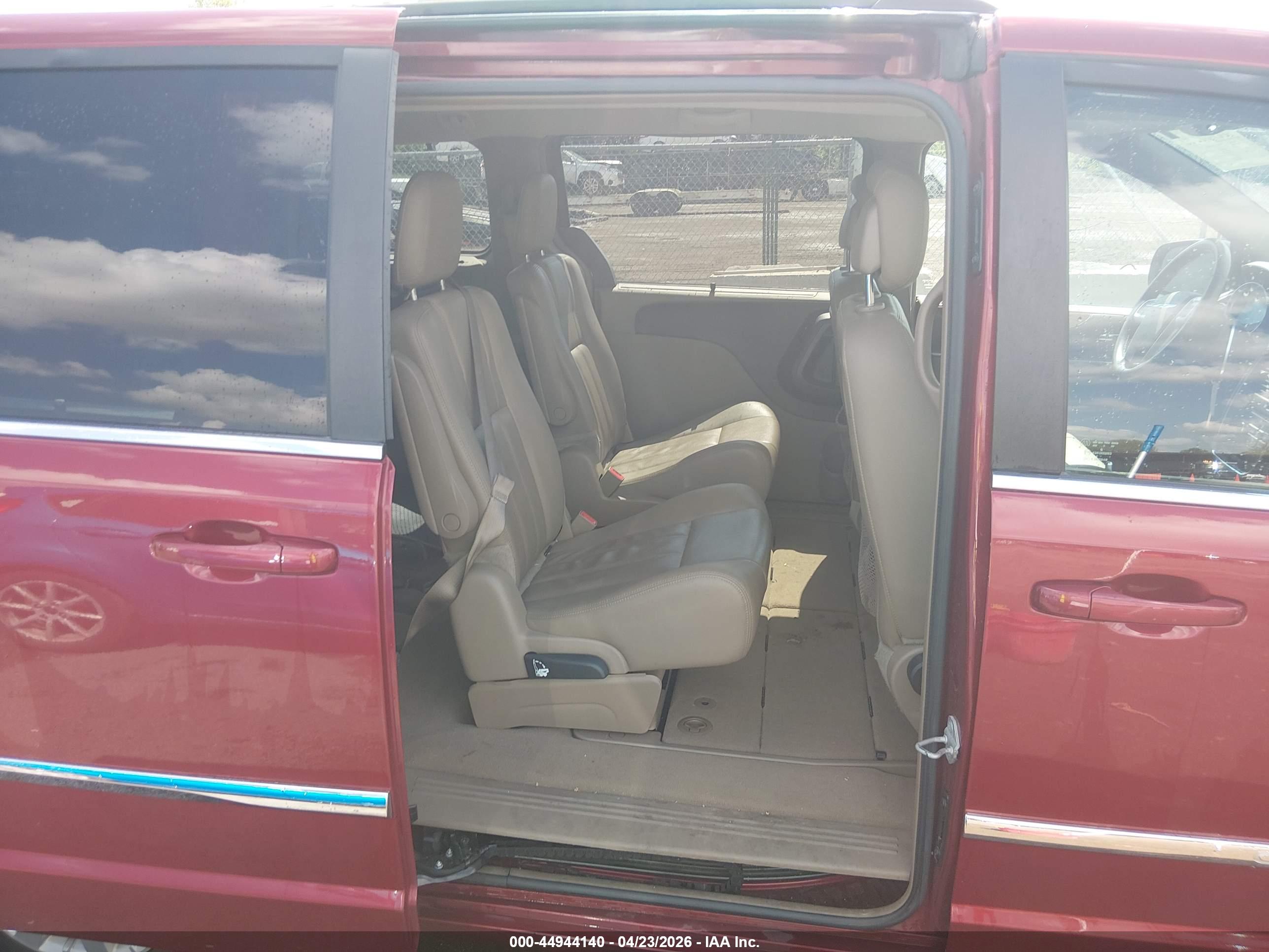 CHRYSLER TOWN image 8