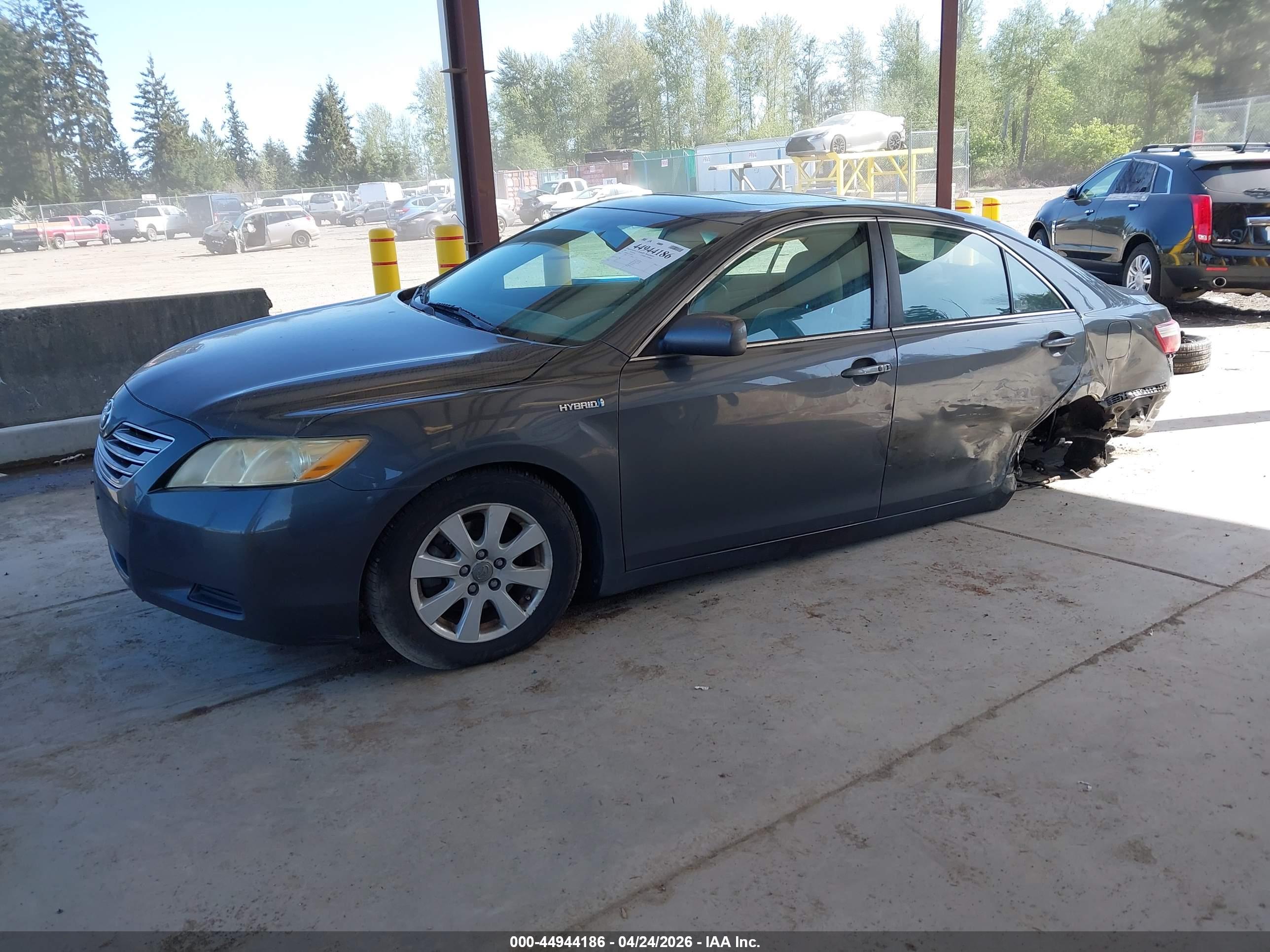 TOYOTA CAMRY image 2