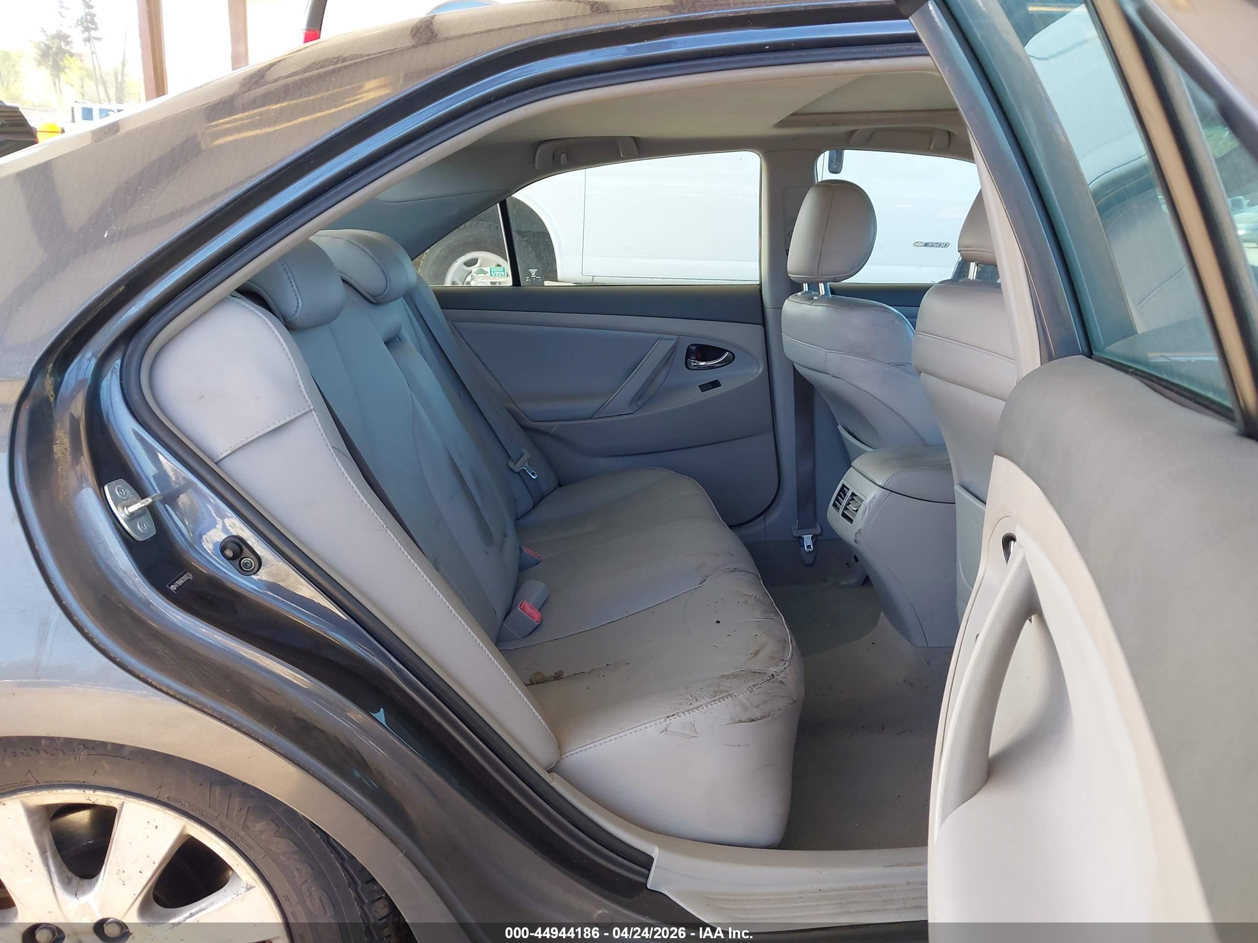TOYOTA CAMRY image 8