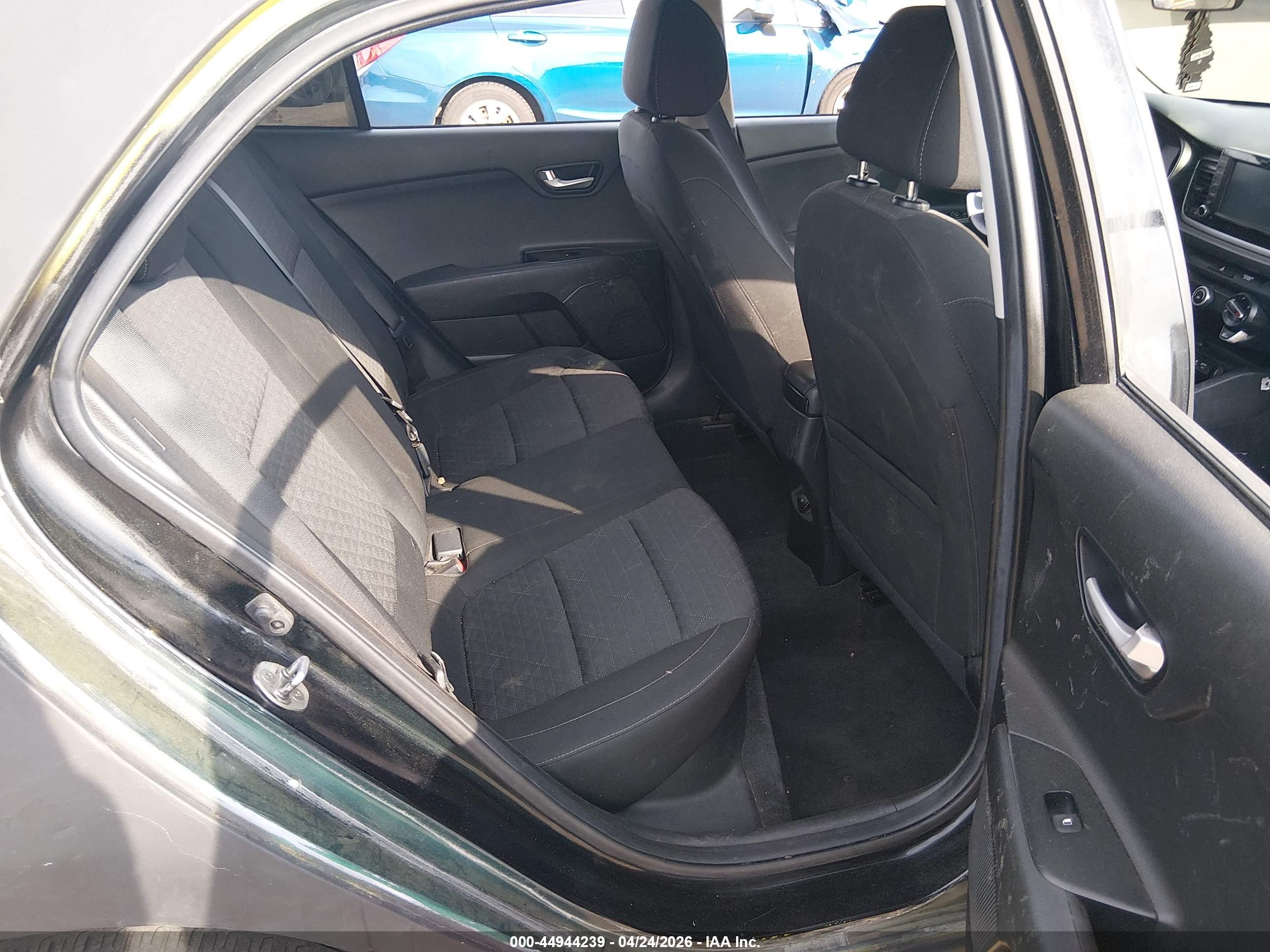 KIA RIO image 8