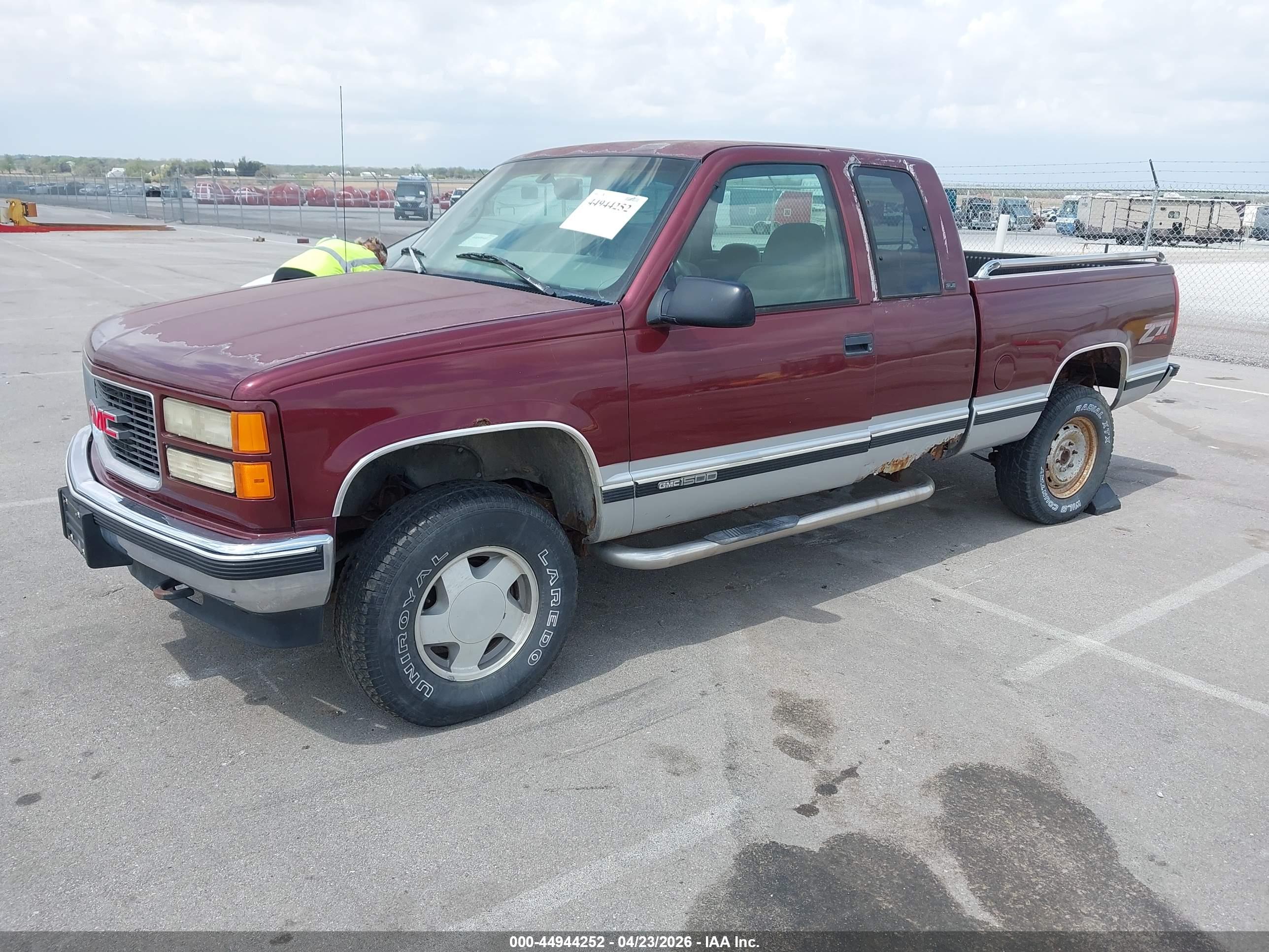 GMC SIERRA image 2
