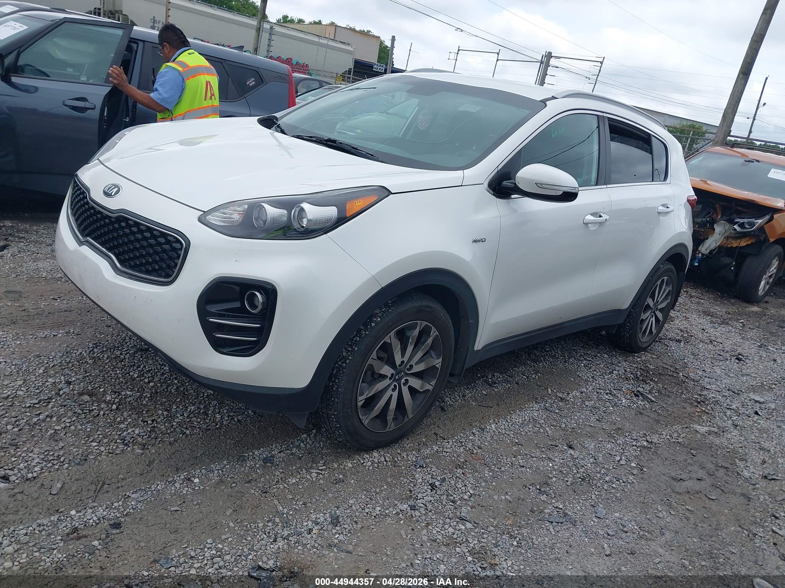 KIA SPORTAGE image 2