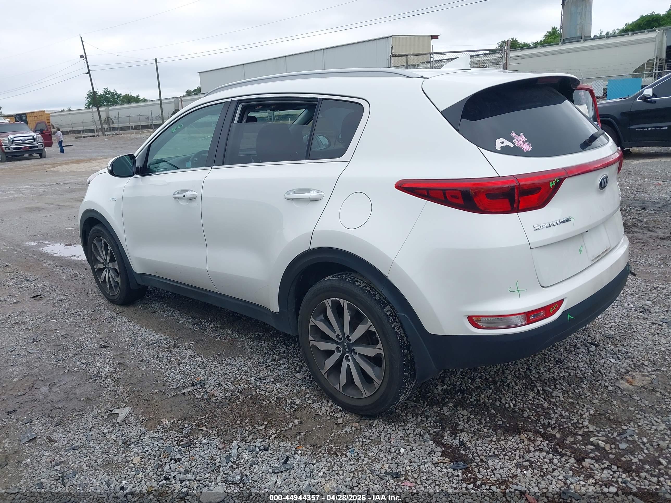 KIA SPORTAGE image 3