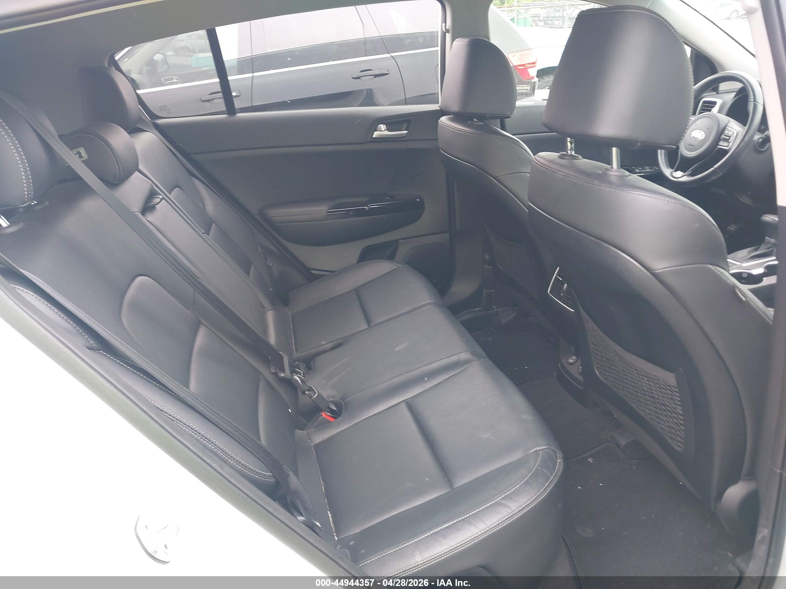 KIA SPORTAGE image 8