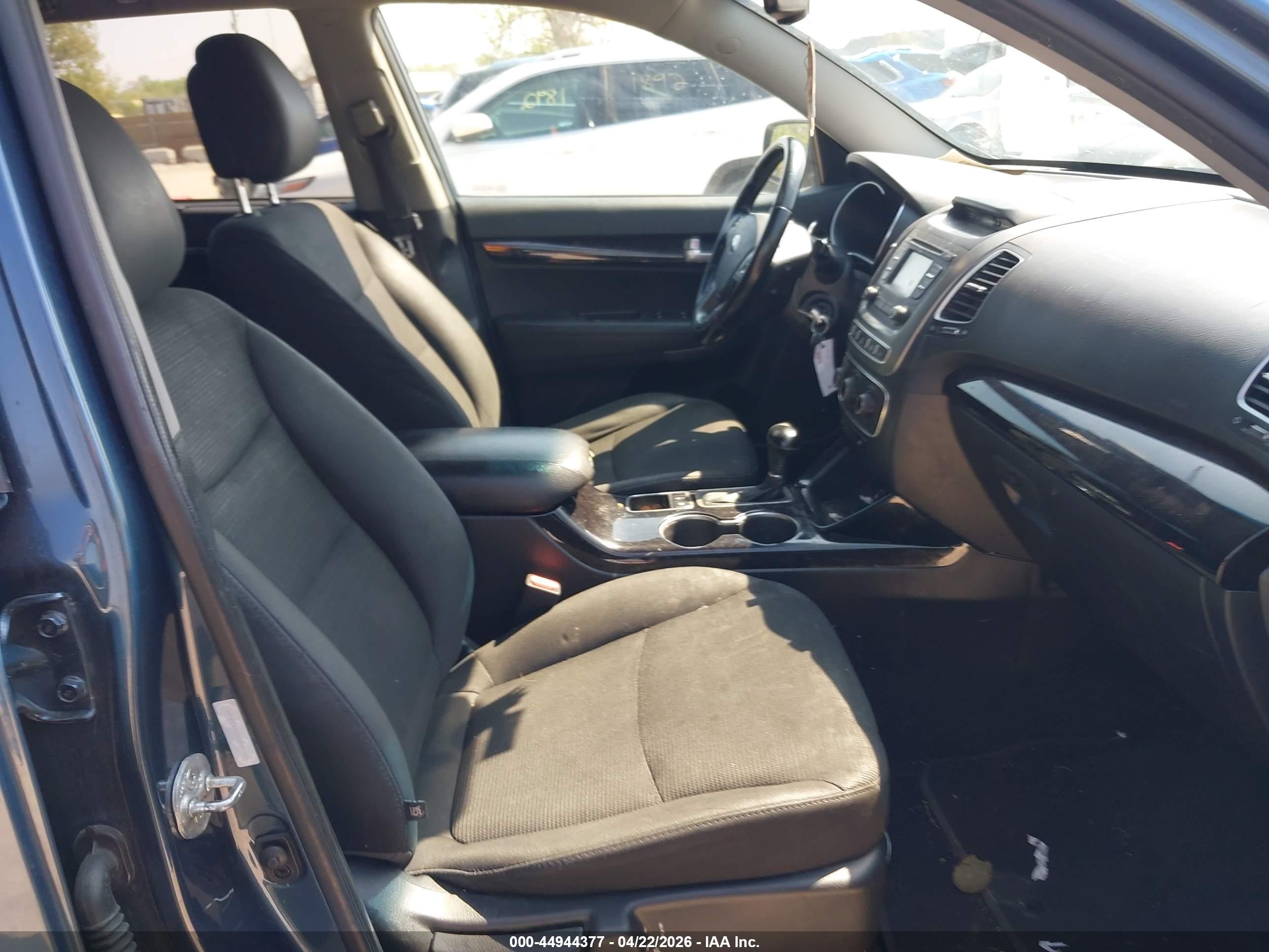 KIA SORENTO image 5