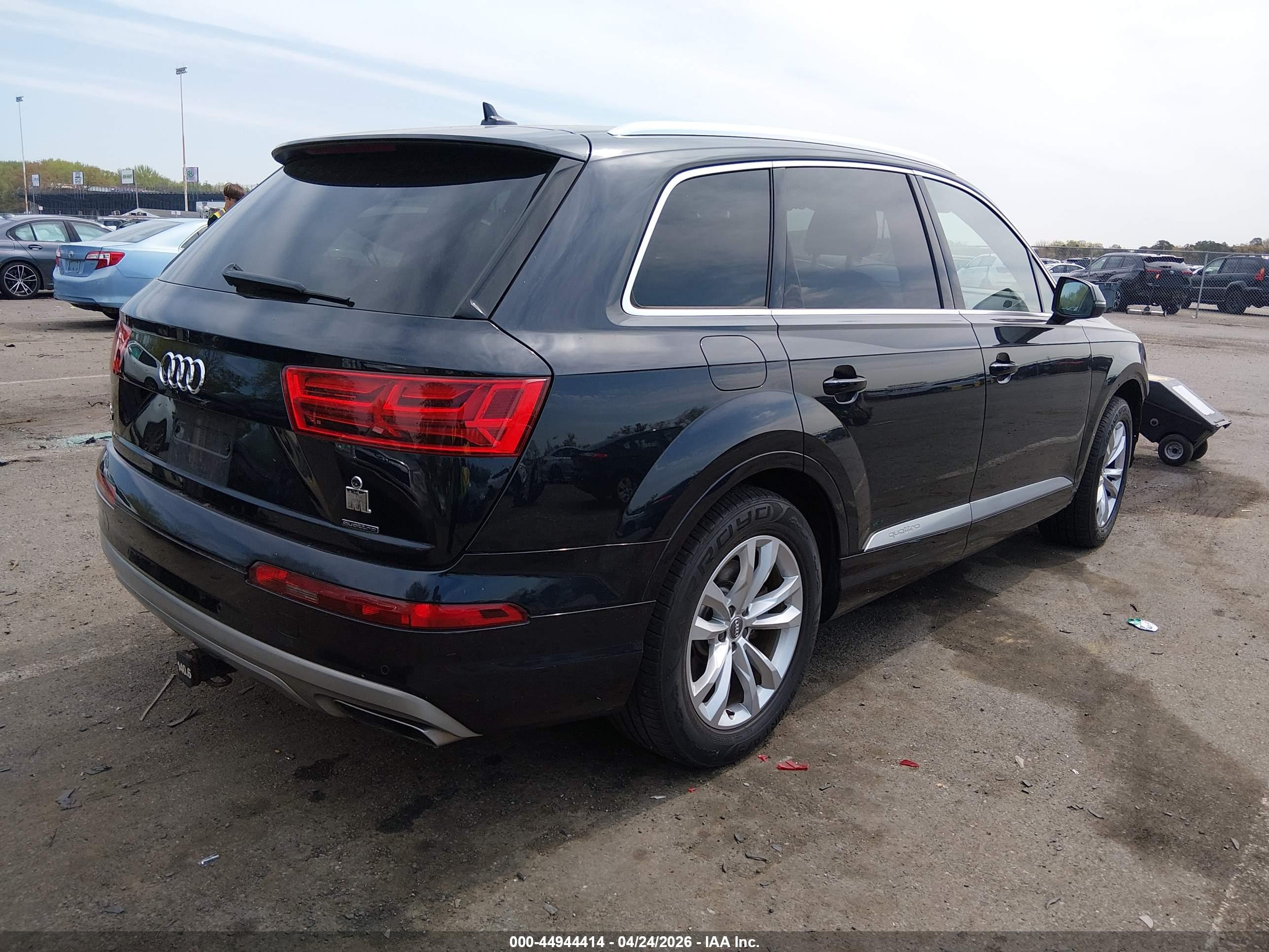 AUDI Q7 image 4