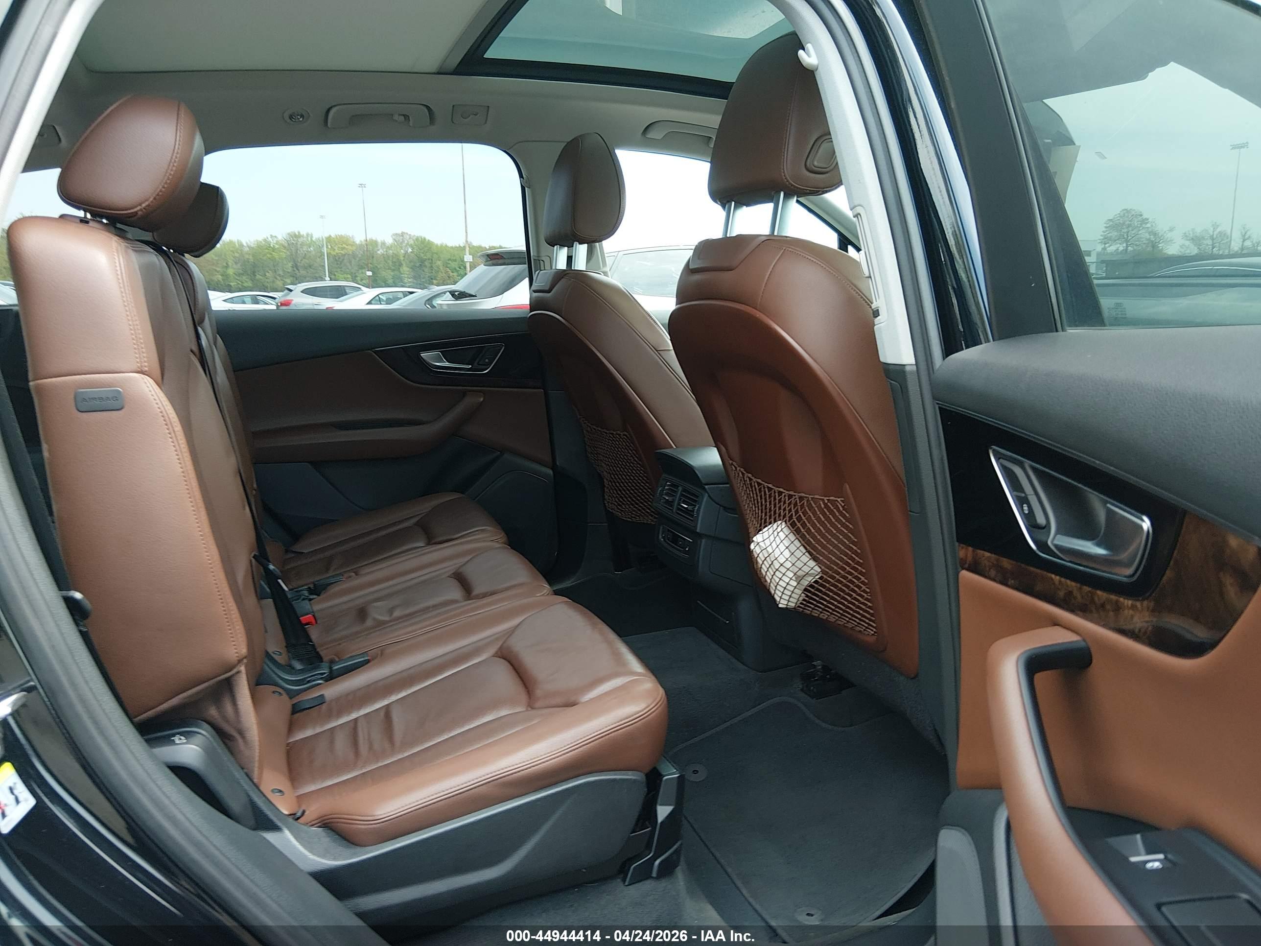 AUDI Q7 image 8