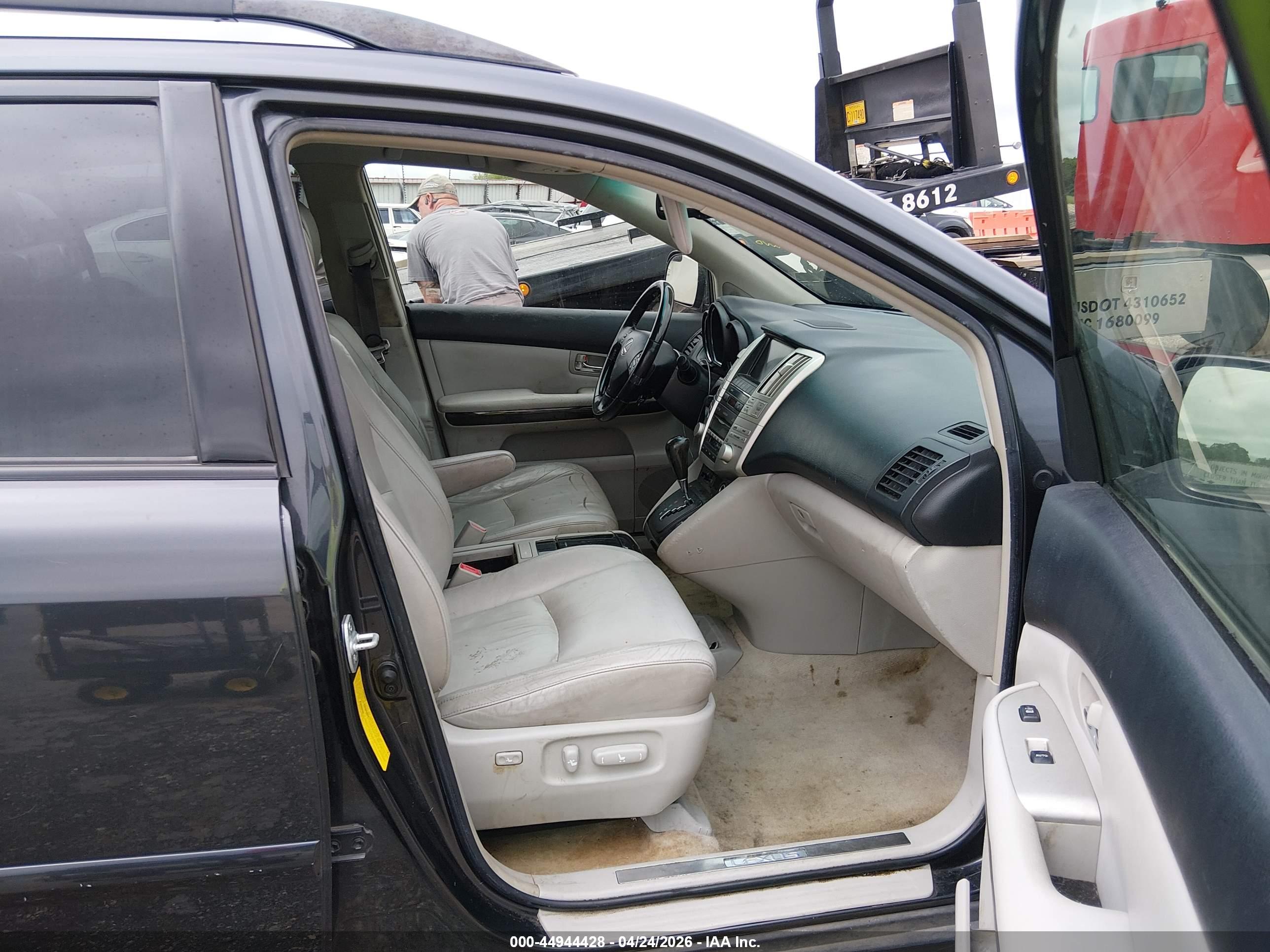LEXUS RX image 5