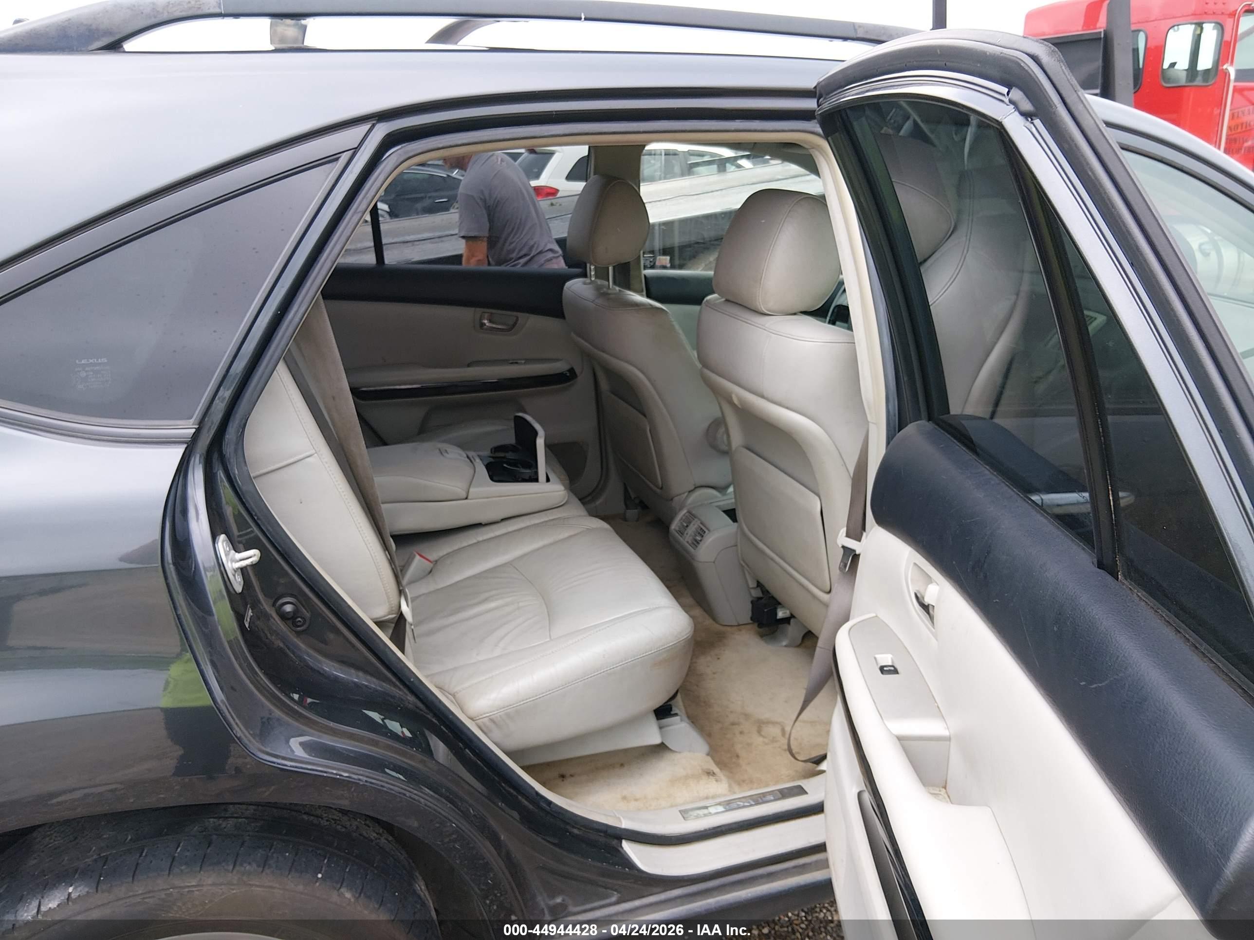 LEXUS RX image 8