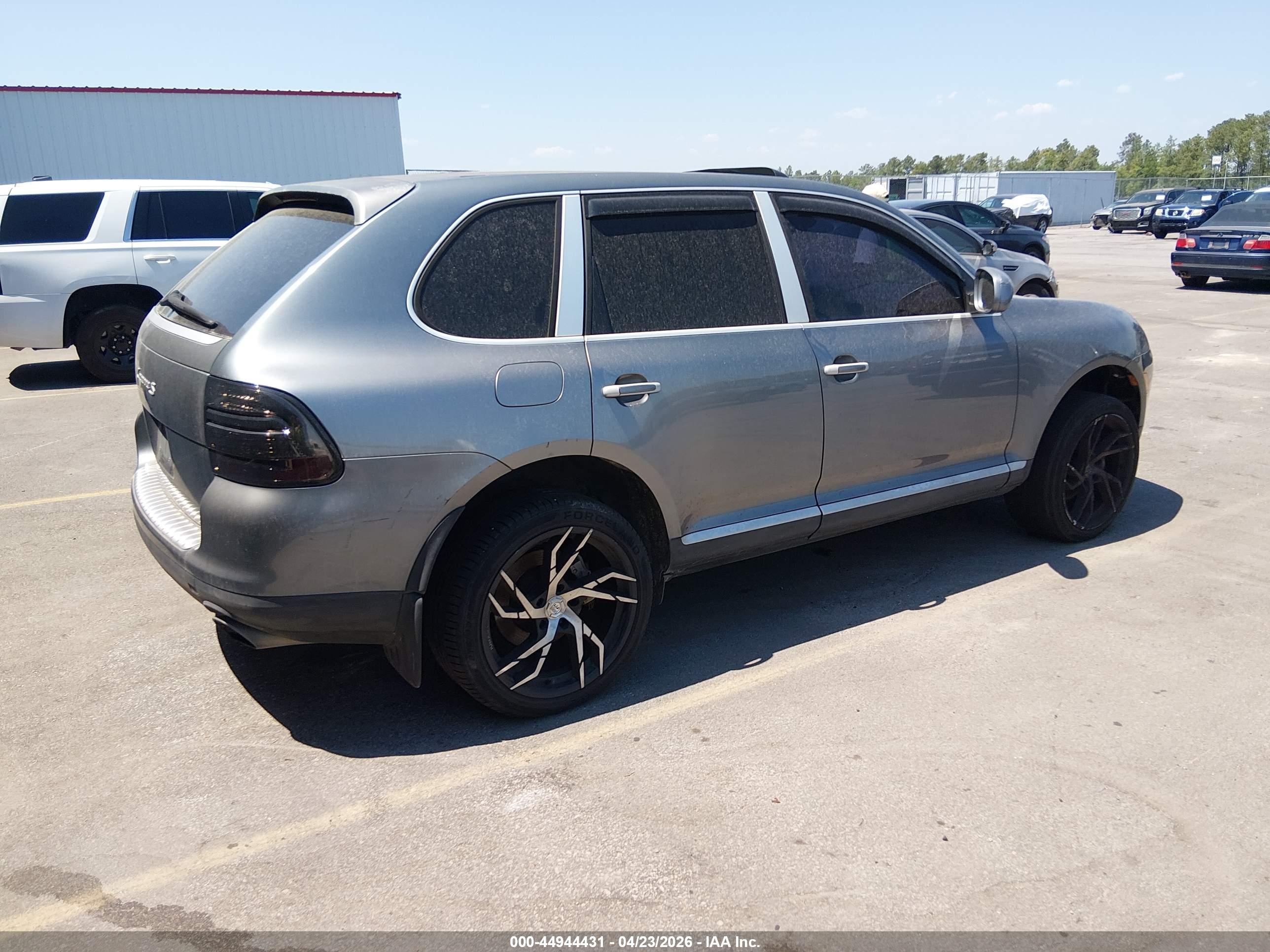 PORSCHE CAYENNE image 4