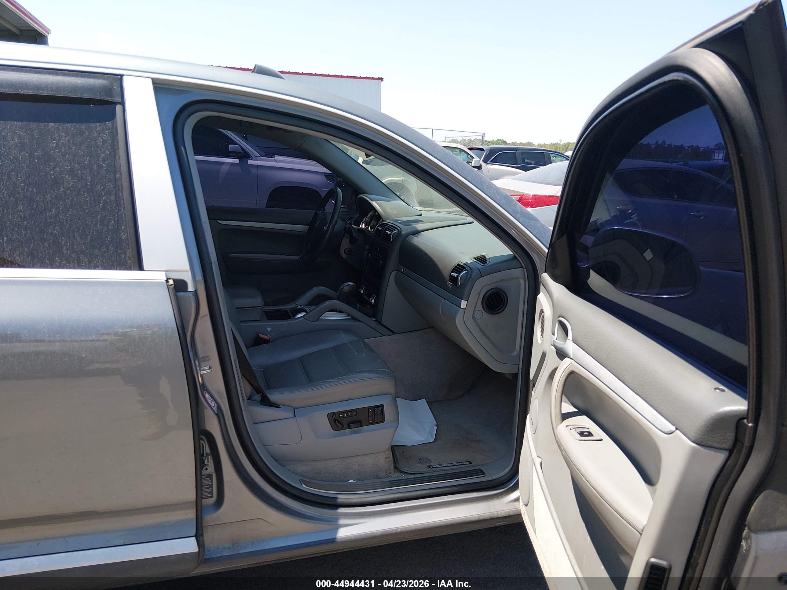 PORSCHE CAYENNE image 5